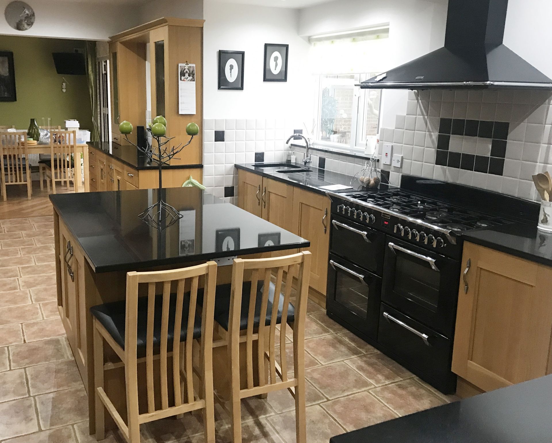 1 x Farmhouse Shaker Style Fitted Kitchen Featuring Solid Oak Soft Close Doors, Central Island, - Image 53 of 60