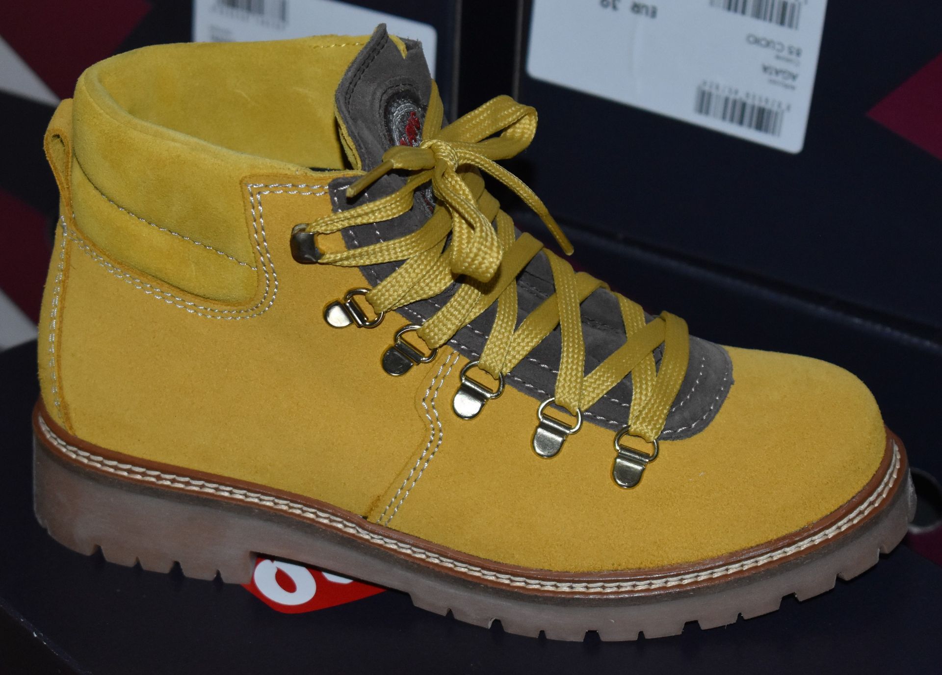 1 x Pair of Designer Olang Merano BTX Giallo 822 Women's Winter Boots - Euro Size 41 - Brand New