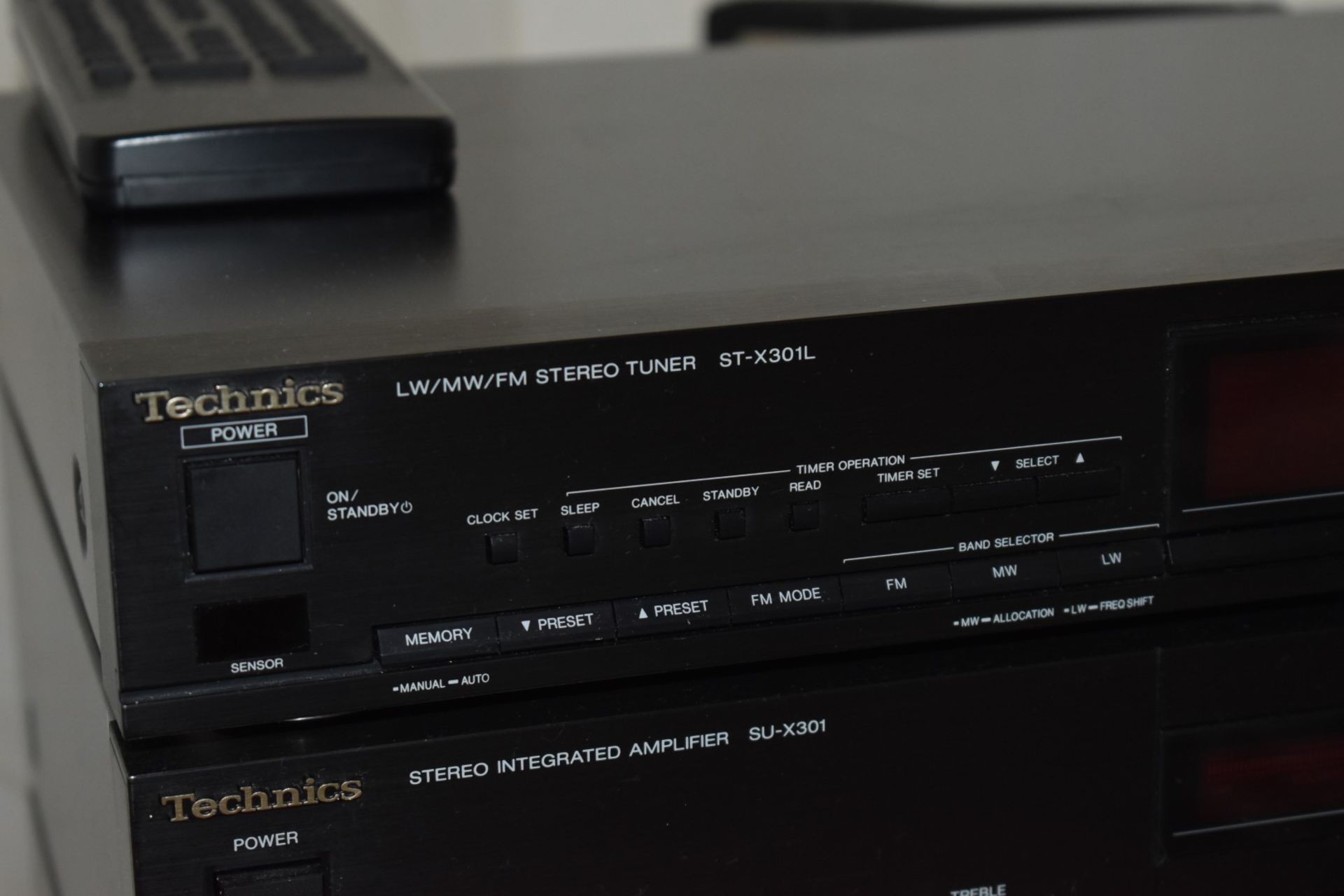 1 x Technics Separates Stereo System - Includes LW/MW/FM Tuner, Integrated Amplifier, Double - Image 3 of 9