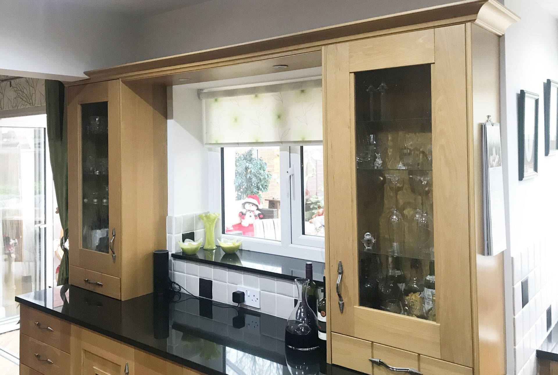 1 x Farmhouse Shaker Style Fitted Kitchen Featuring Solid Oak Soft Close Doors, Central Island, - Image 33 of 60