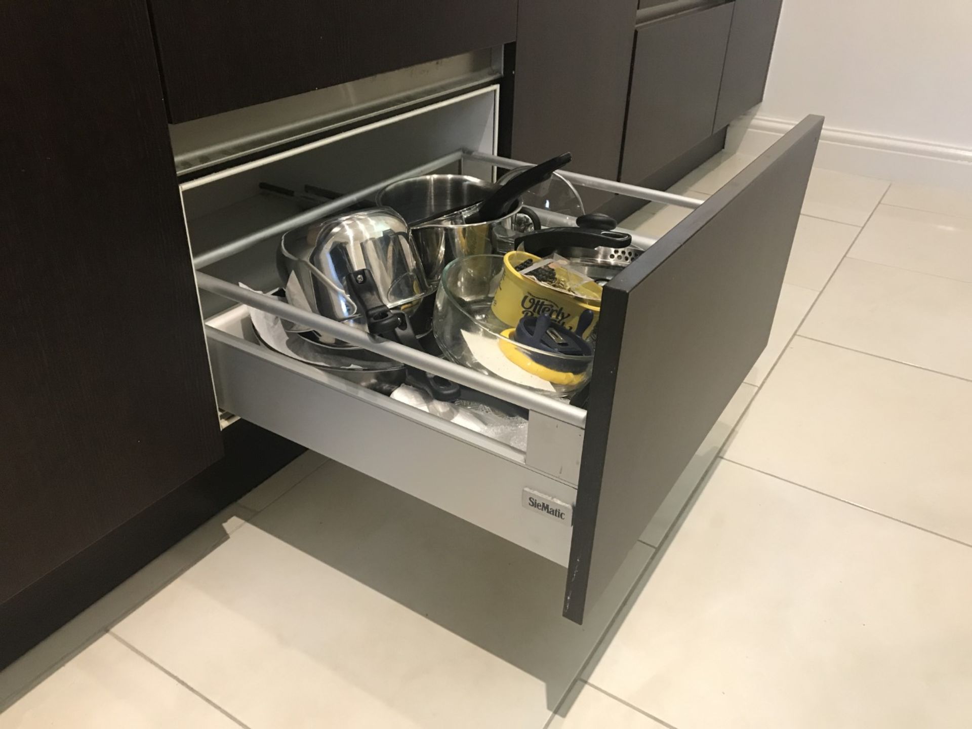 1 x Siematic Contemporary Fitted Kitchen Featuring Wenge Soft Close Handleless Doors, Corian - Image 56 of 64