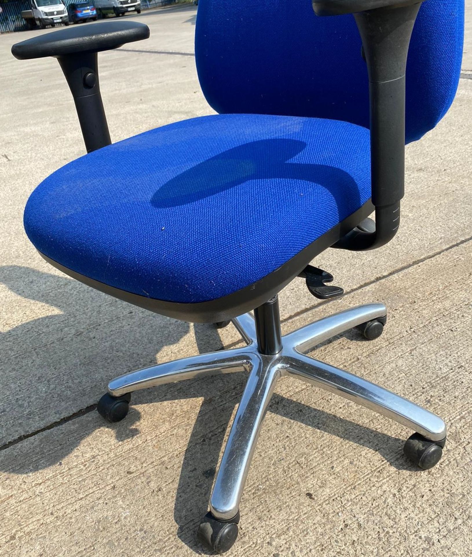 1 x Status Therapod 5250 Chair in Blue - Used Condition - Location: Altrincham WA14 - Image 8 of 10