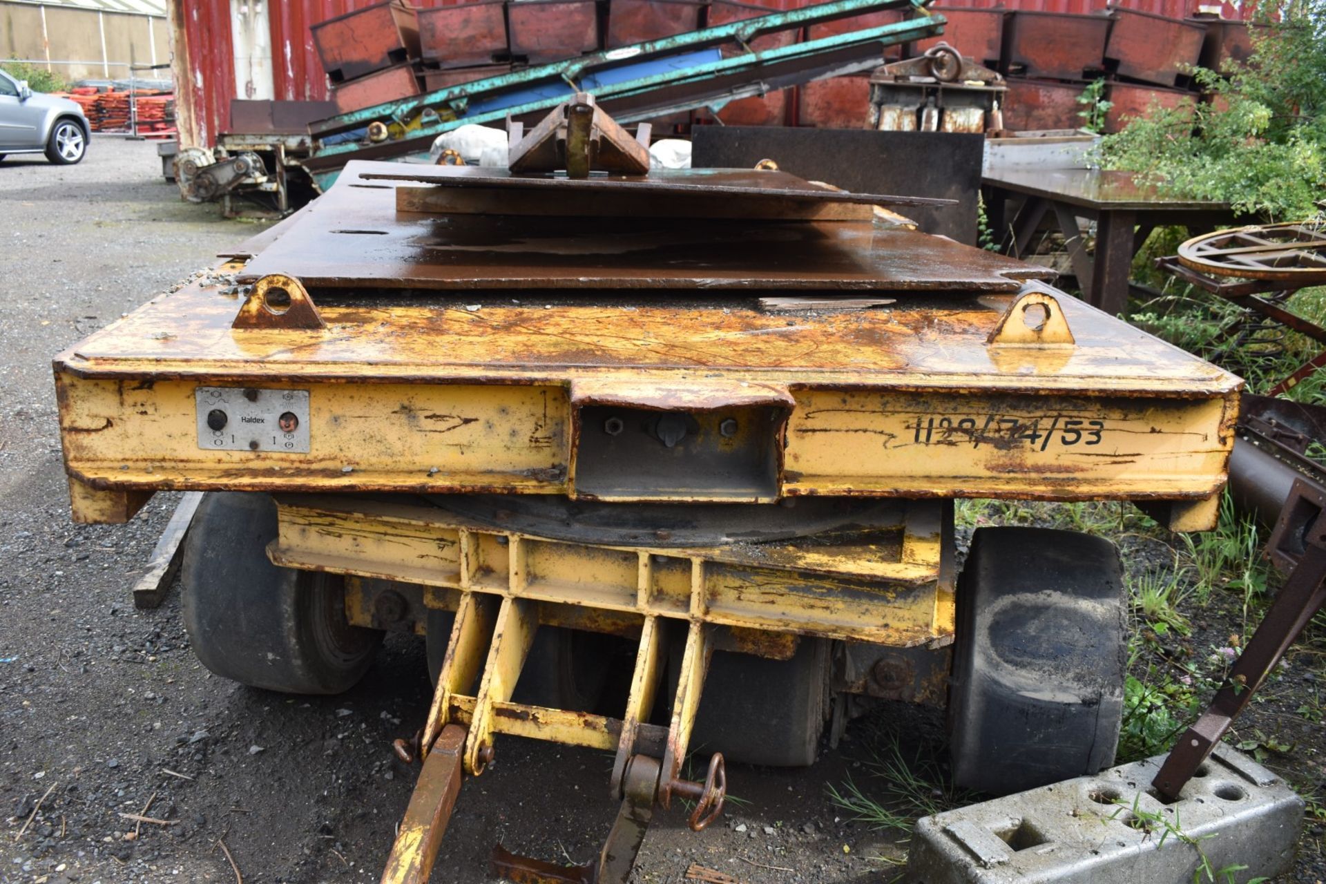 1 x Heavy Duty Flat Bed Industrial Trailer With Swivel Axle and Double Rubber Tyre Wheels - Steel - Image 8 of 14