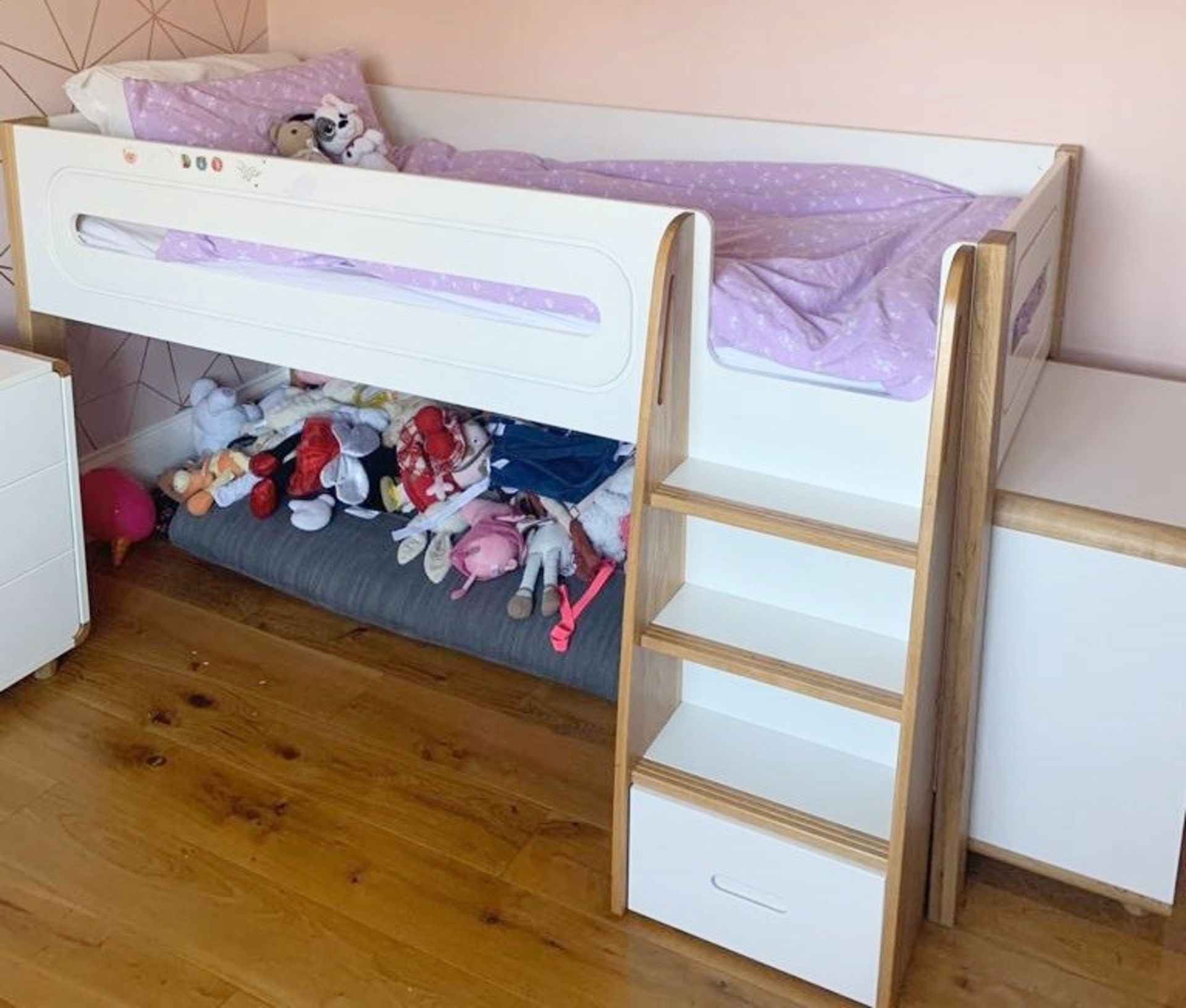 1 x 4-Piece STOMPA 'Curve' Children's Premium Bedroom Set - Preowned - Location: Wilmslow, Cheshire - Image 8 of 9