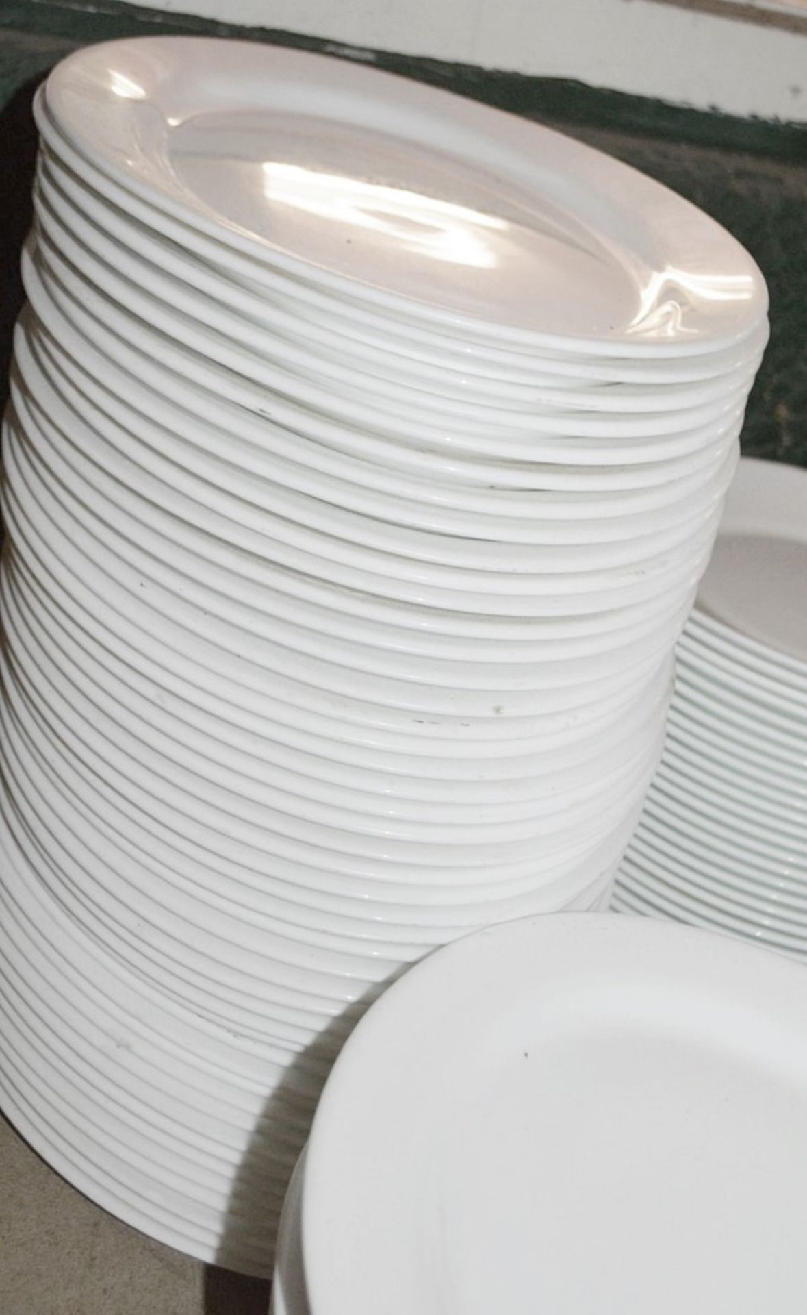 50 x Commercial Oval Dining Platter Plates - Dimensions: 31 x 23cm - Pre-owned, From A London