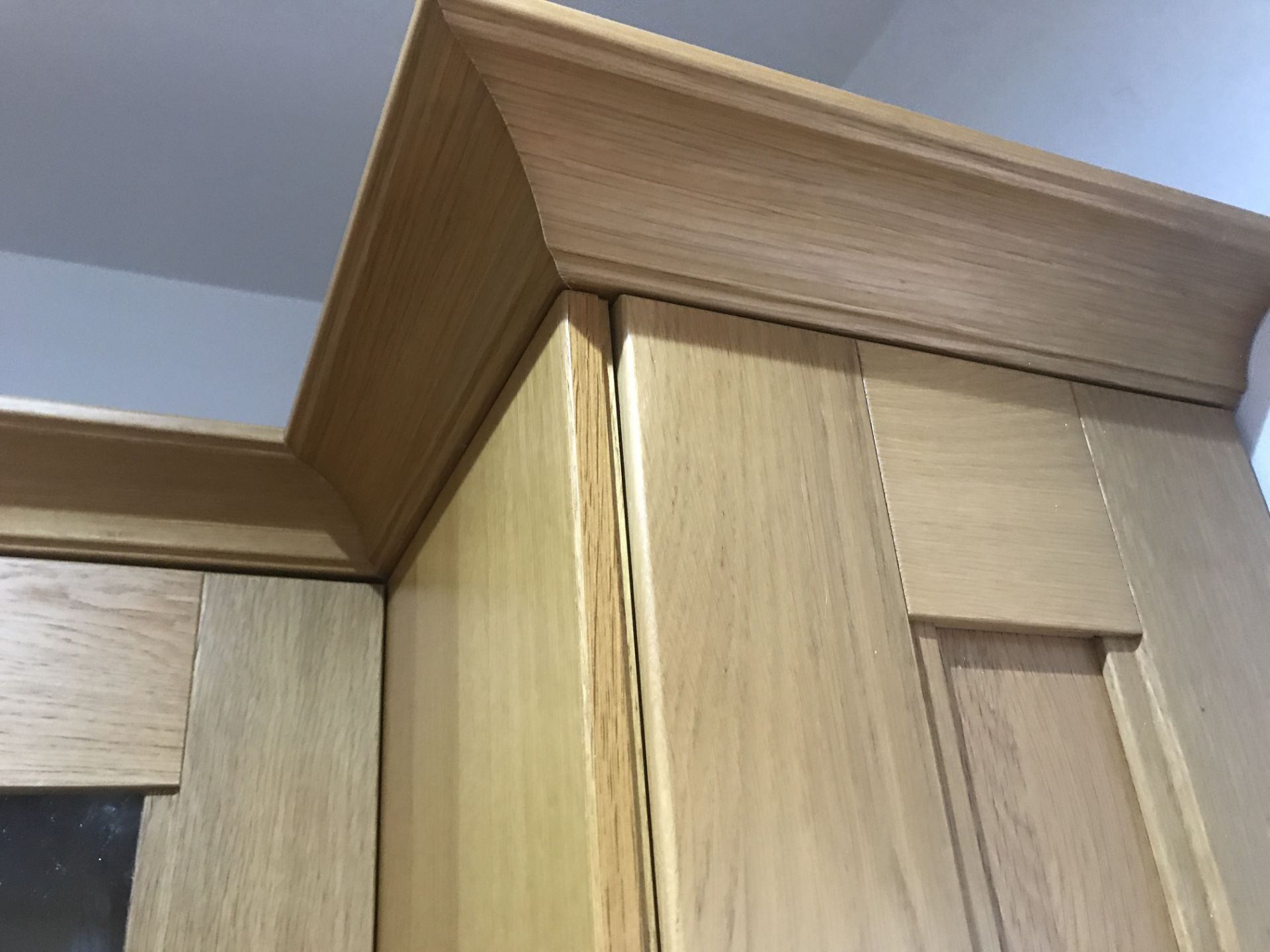 1 x Farmhouse Shaker Style Fitted Kitchen Featuring Solid Oak Soft Close Doors, Central Island, - Image 6 of 60