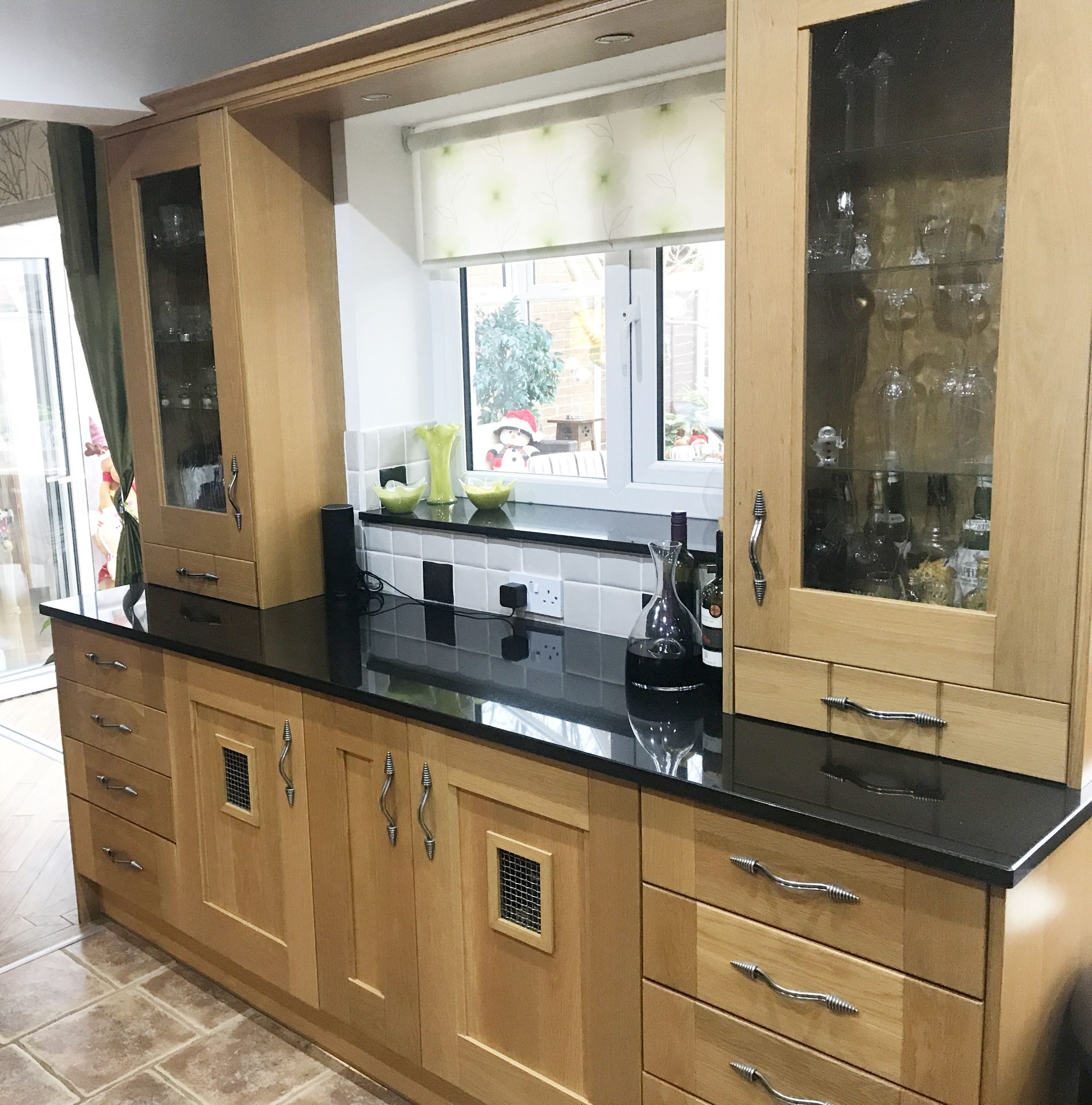 1 x Farmhouse Shaker Style Fitted Kitchen Featuring Solid Oak Soft Close Doors, Central Island, - Image 31 of 60