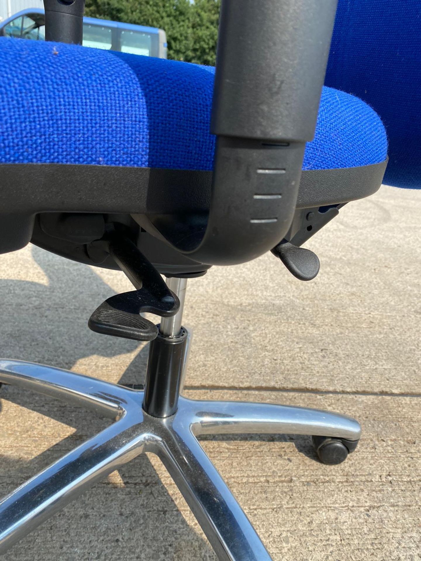 1 x Status Therapod 5250 Chair in Blue - Used Condition - Location: Altrincham WA14 - Image 9 of 10
