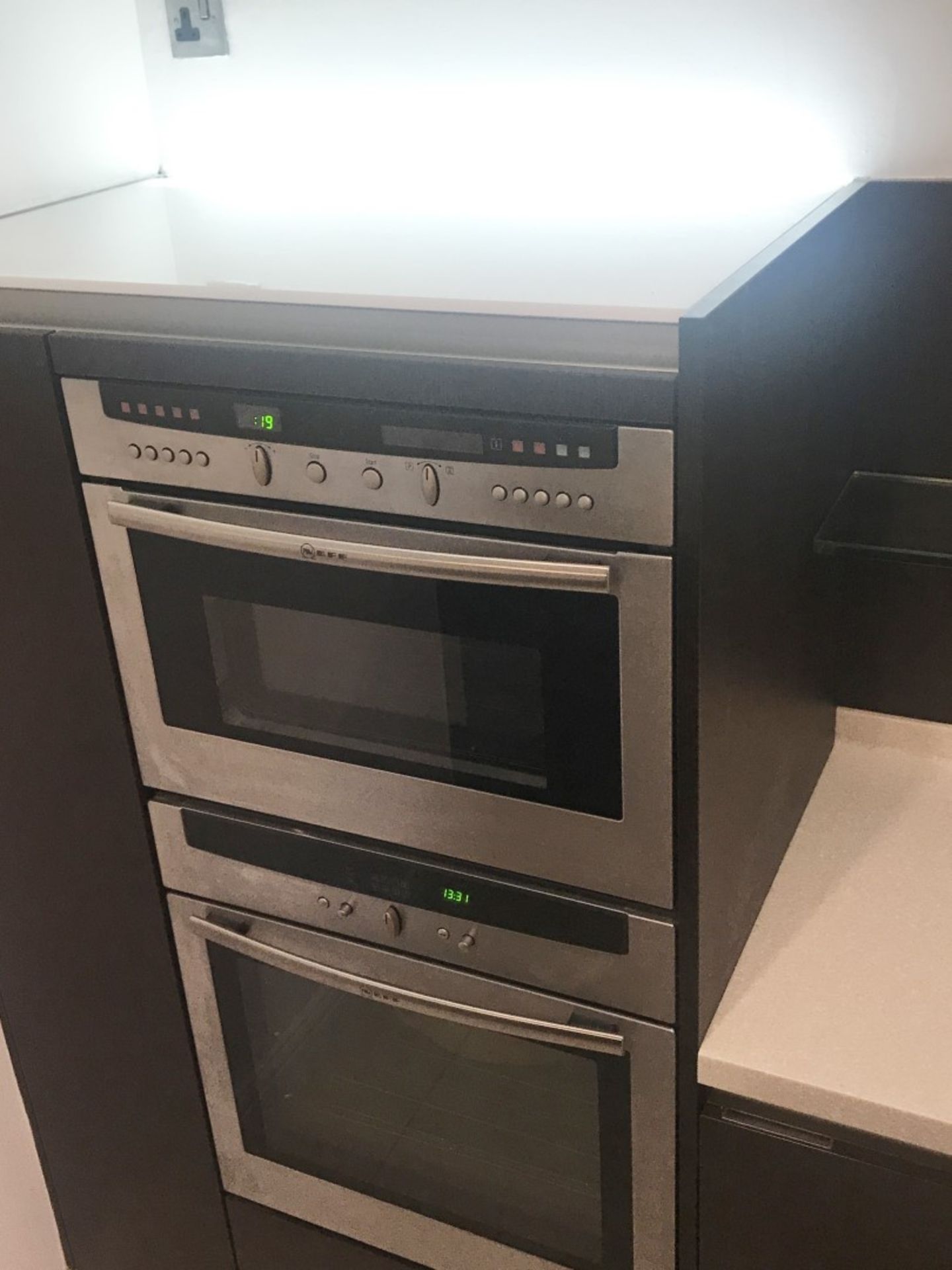 1 x Siematic Contemporary Fitted Kitchen Featuring Wenge Soft Close Handleless Doors, Corian - Image 13 of 64