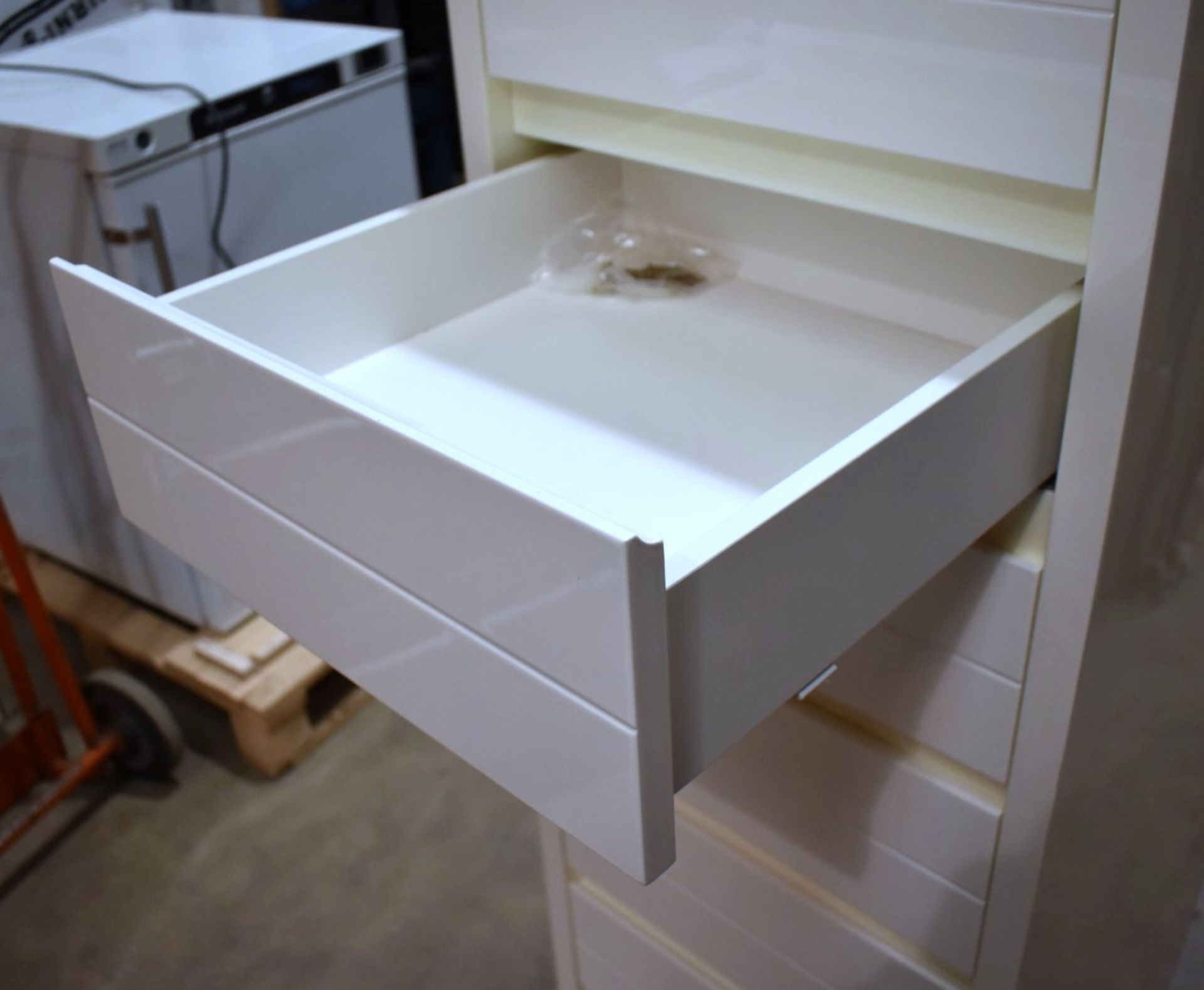 1 x Set of Seven Casabella Adria Bedroom Drawers - White Gloss With Glass Top and Soft Close Drawers - Image 4 of 6