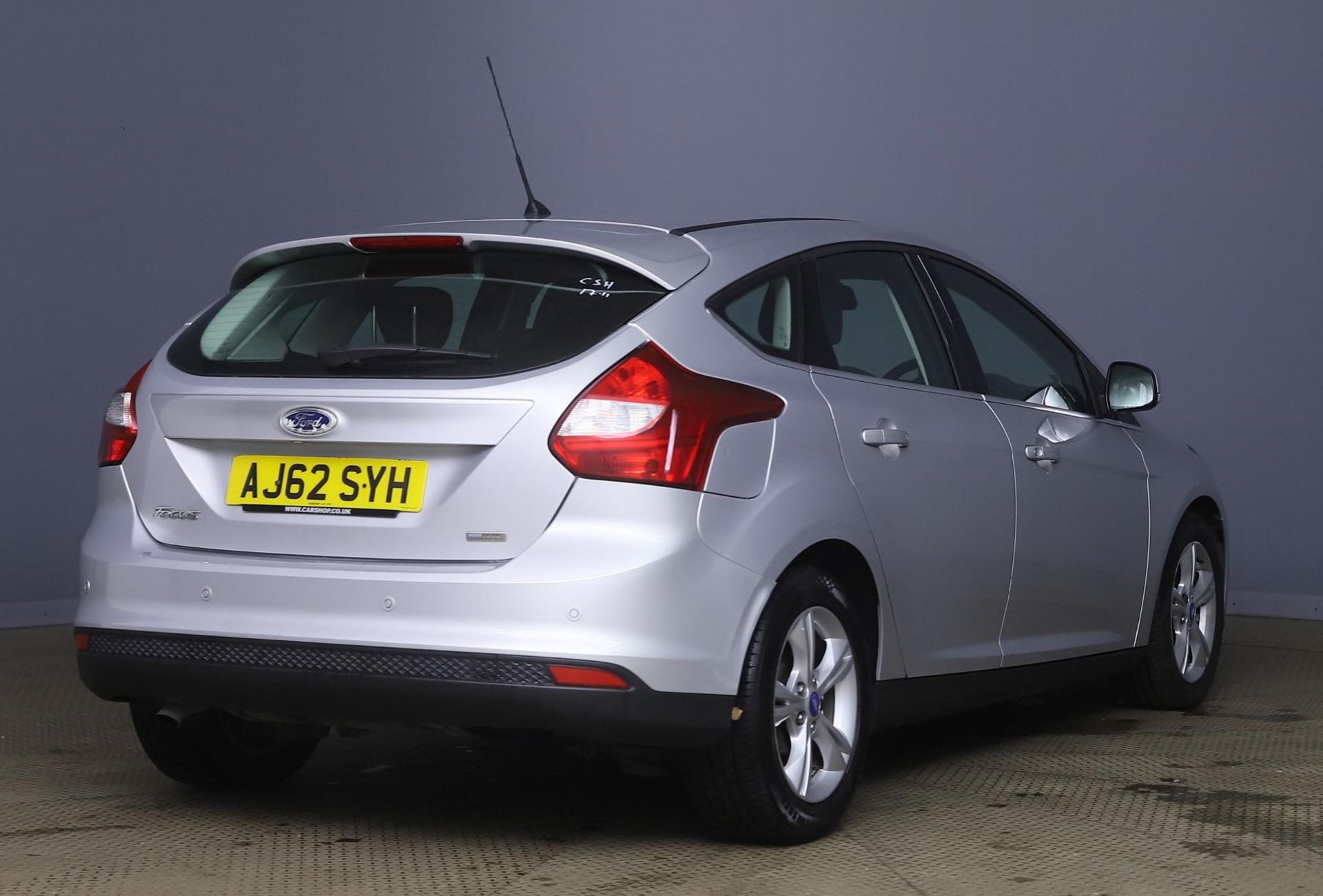 2013 Ford Focus 1.6 TDCi 115 Zetec 5dr Hatchback - CL505 - NO VAT ON THE HAMMER - Location: Corby, N - Image 6 of 12