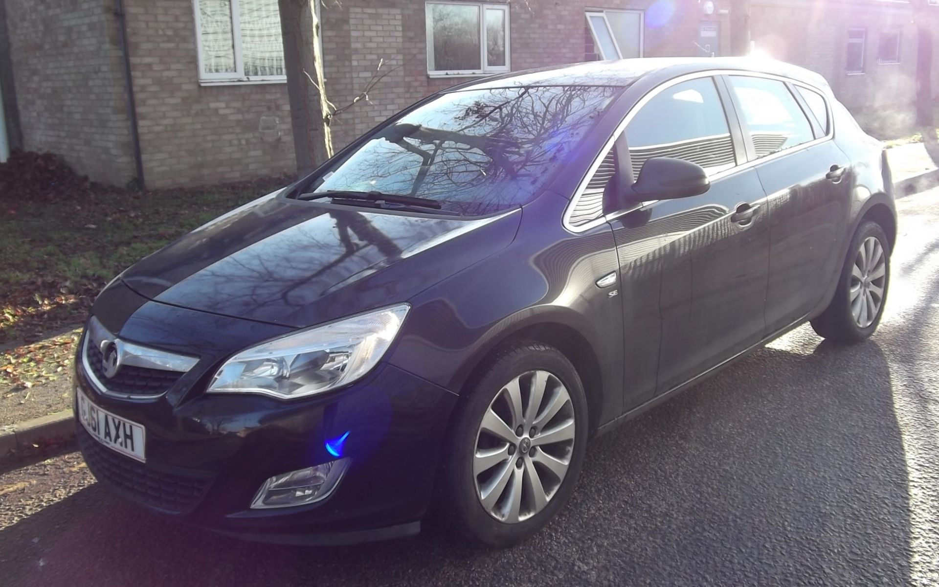 2011 Vauxhall Astra SE 1.6 Automatic 5 Door Hatchback - 97,000 Miles - Sat Nav, Dab Radio, Bluetooth - Image 2 of 17