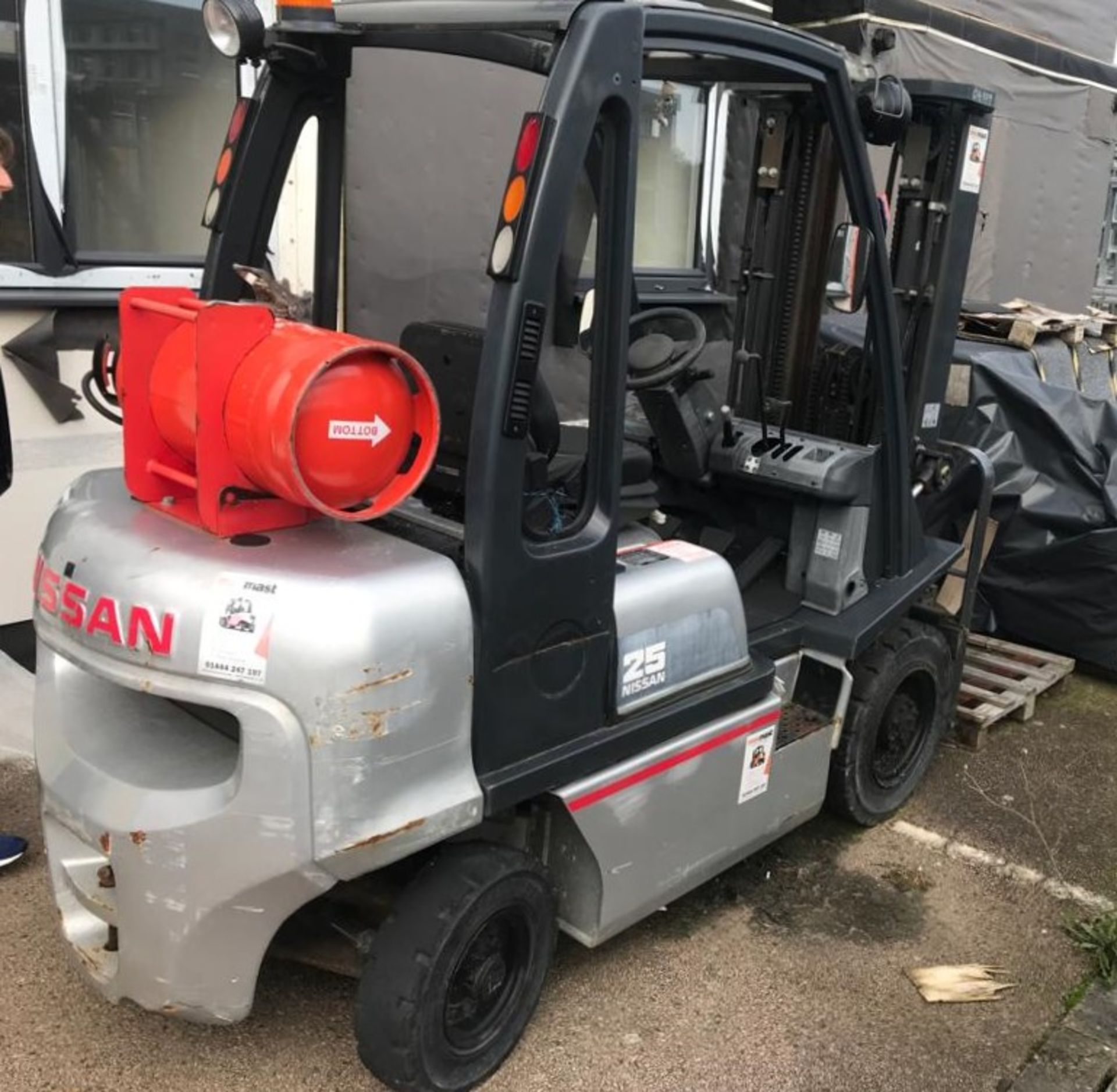 2007 Nissan 25 Counter Balance Forklift Truck - Gas Powered - Rated Capacity 2500kg - Starts, - Image 16 of 18