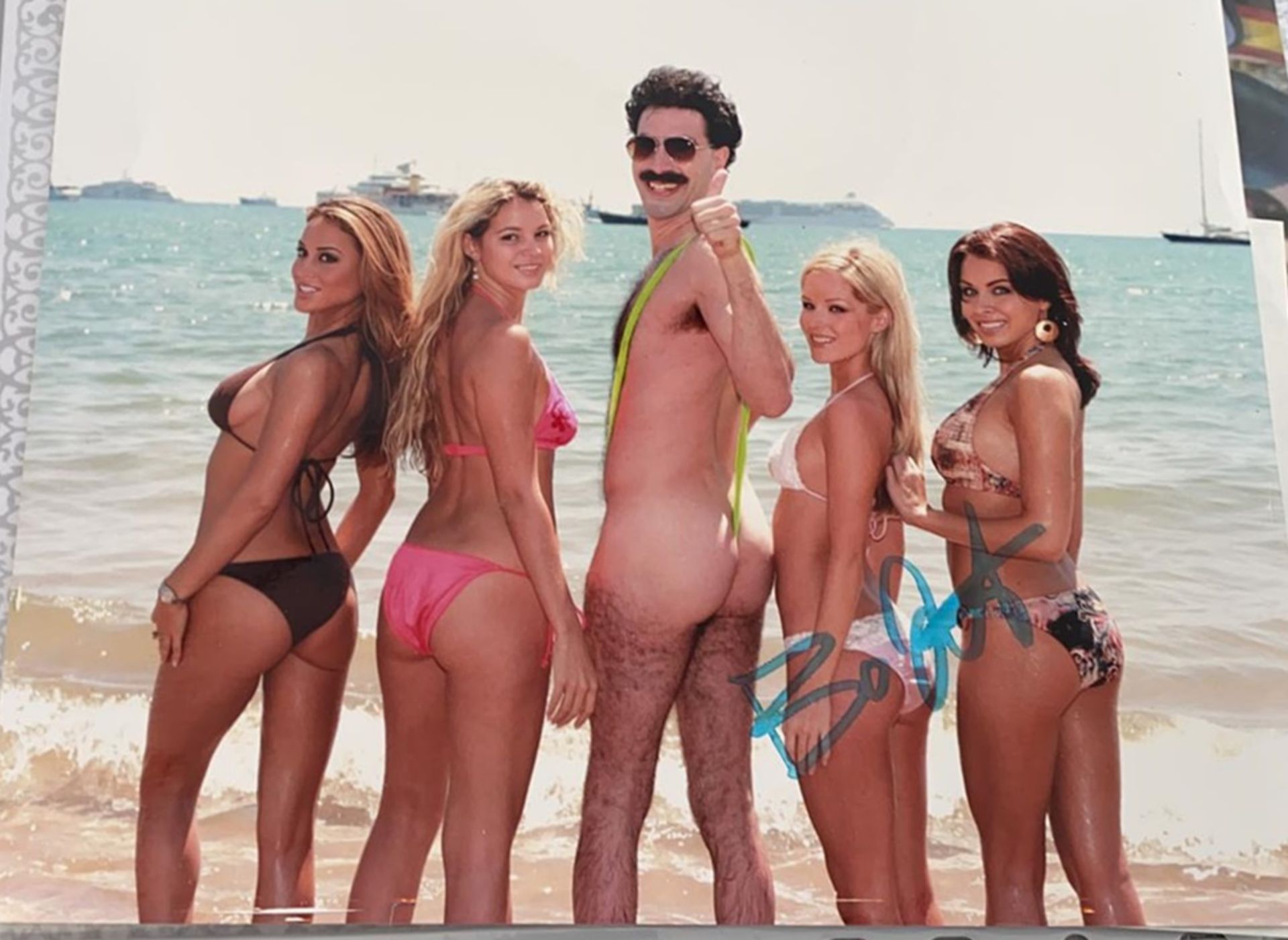 1 x Signed Autograph Picture - SACHA BARON COHEN aka BORAT - With COA - Size 12 x 8 Inch - NO VAT ON - Image 2 of 3