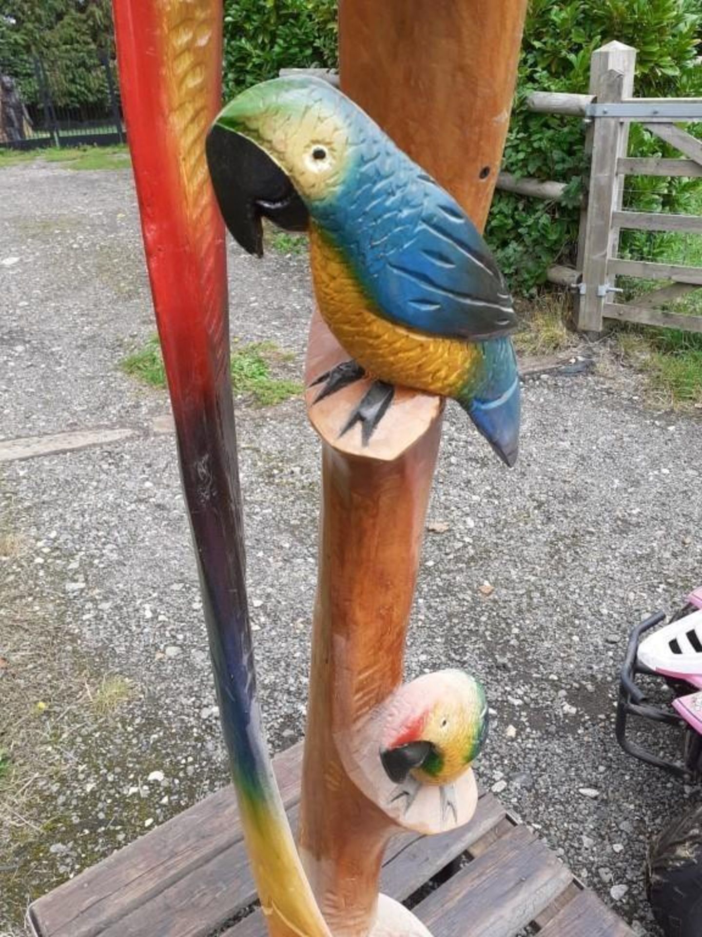 1 x 1.7-Metre Tall Wooden Sculpture Featuring 3 Colourful Parrots - Dimensions: Height 170cm x - Image 9 of 9