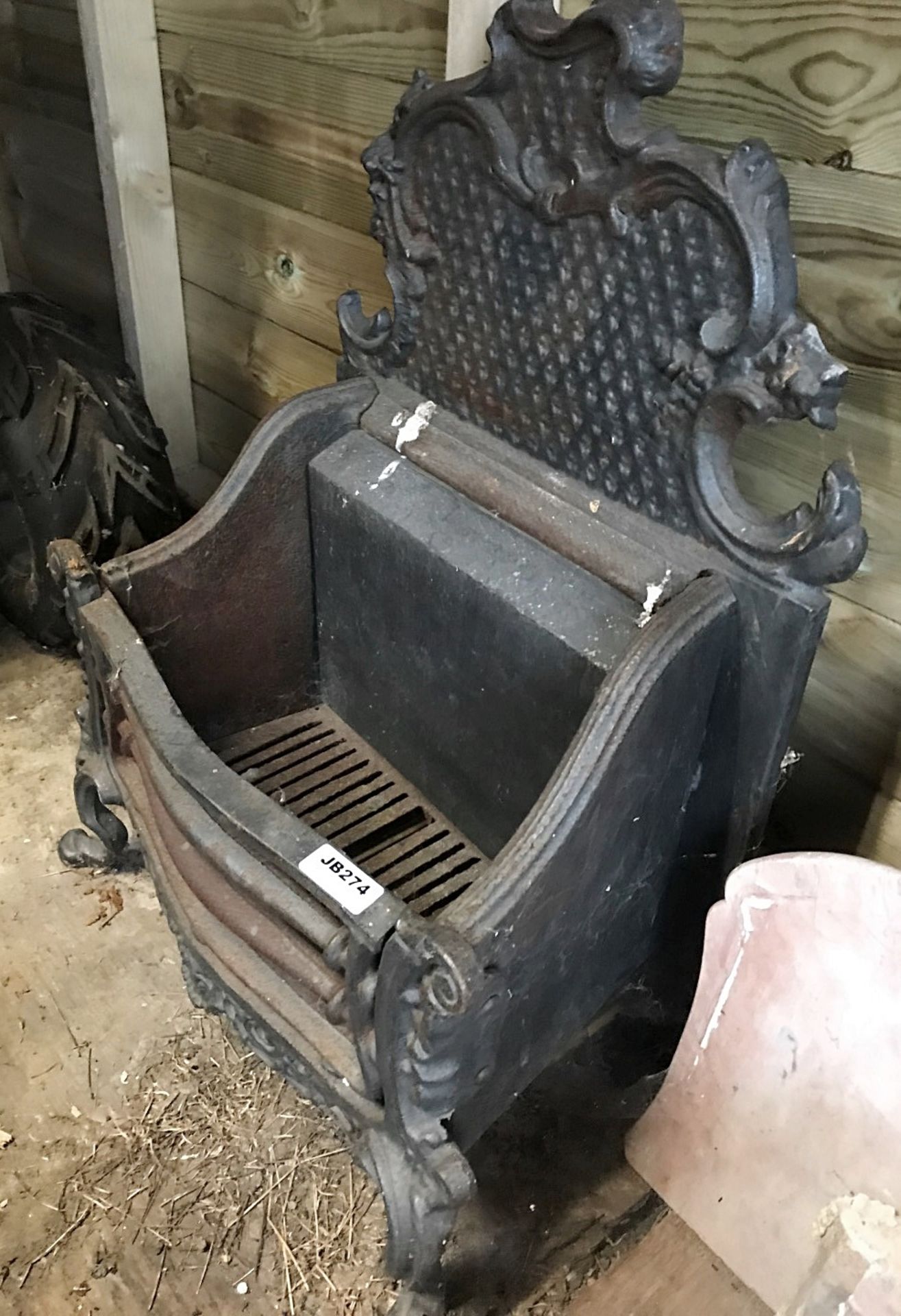 1 x Antique Fire Grate - Dimensions: 57 x 32 x Height 74cm - Ref: 274 (F) - Pre-Owned - NO VAT ON - Image 3 of 7