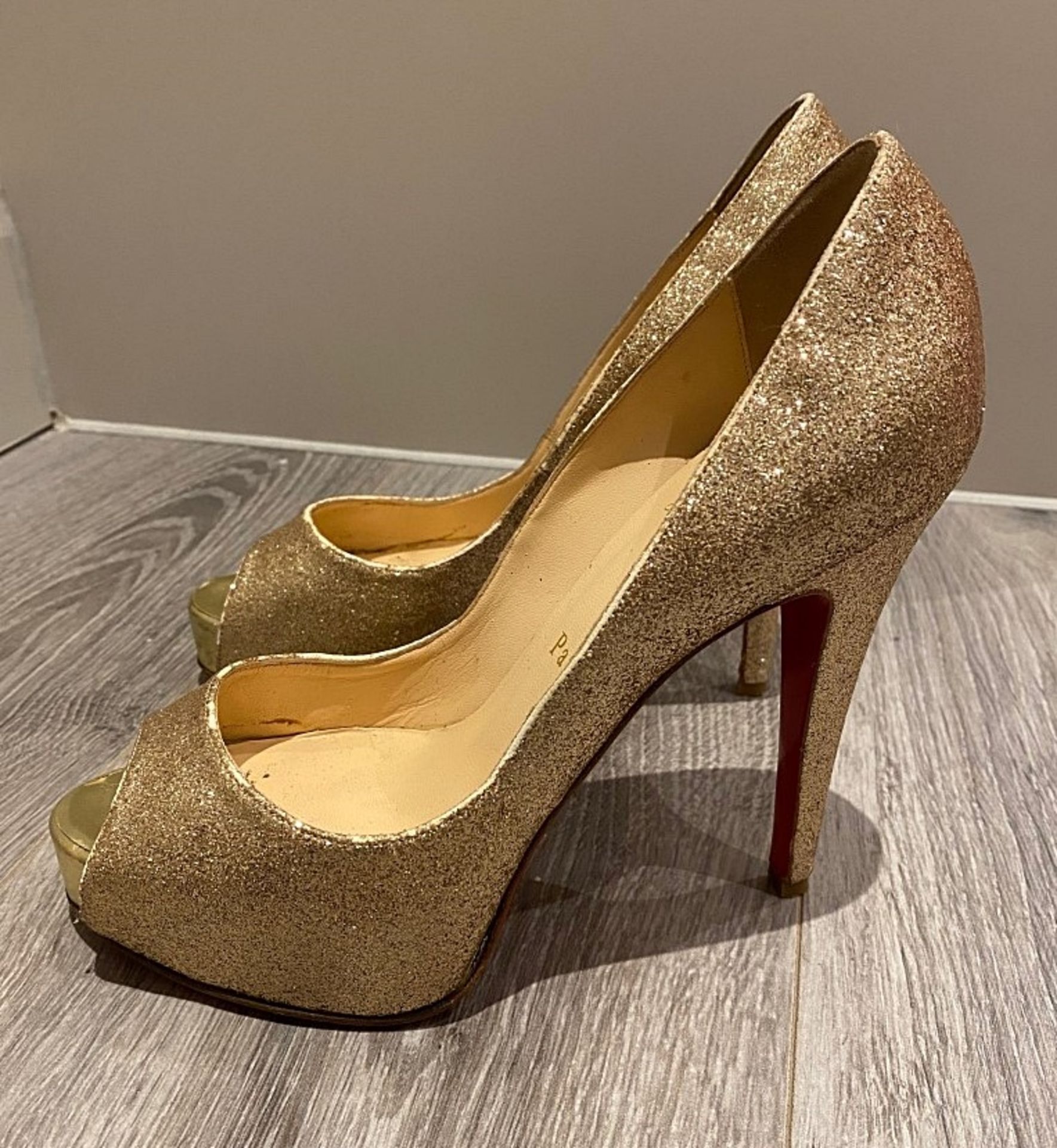 1 x Pair Of Genuine Christain Louboutin High Heel Shoes In Gold - Size: 36.5 - Preowned in Worn