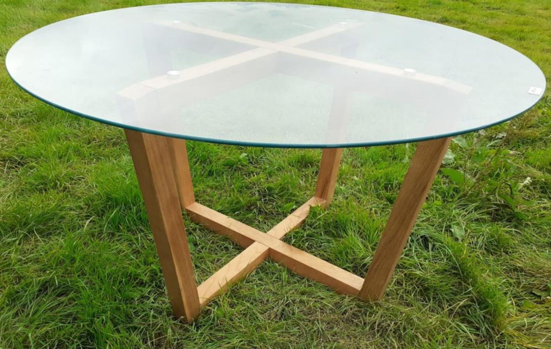 1 x Contemporary Round Glass Topped Dining Table and Wood Base - Dimensions: Top Diameter 135cm x
