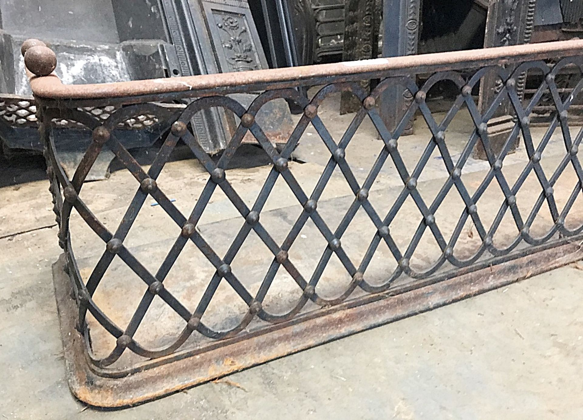 1 x Antique Cast Iron Fireguard - Dimensions: Width 152cm x Depth 37cm x Height 31cm - Ref: JB270 ( - Image 2 of 4