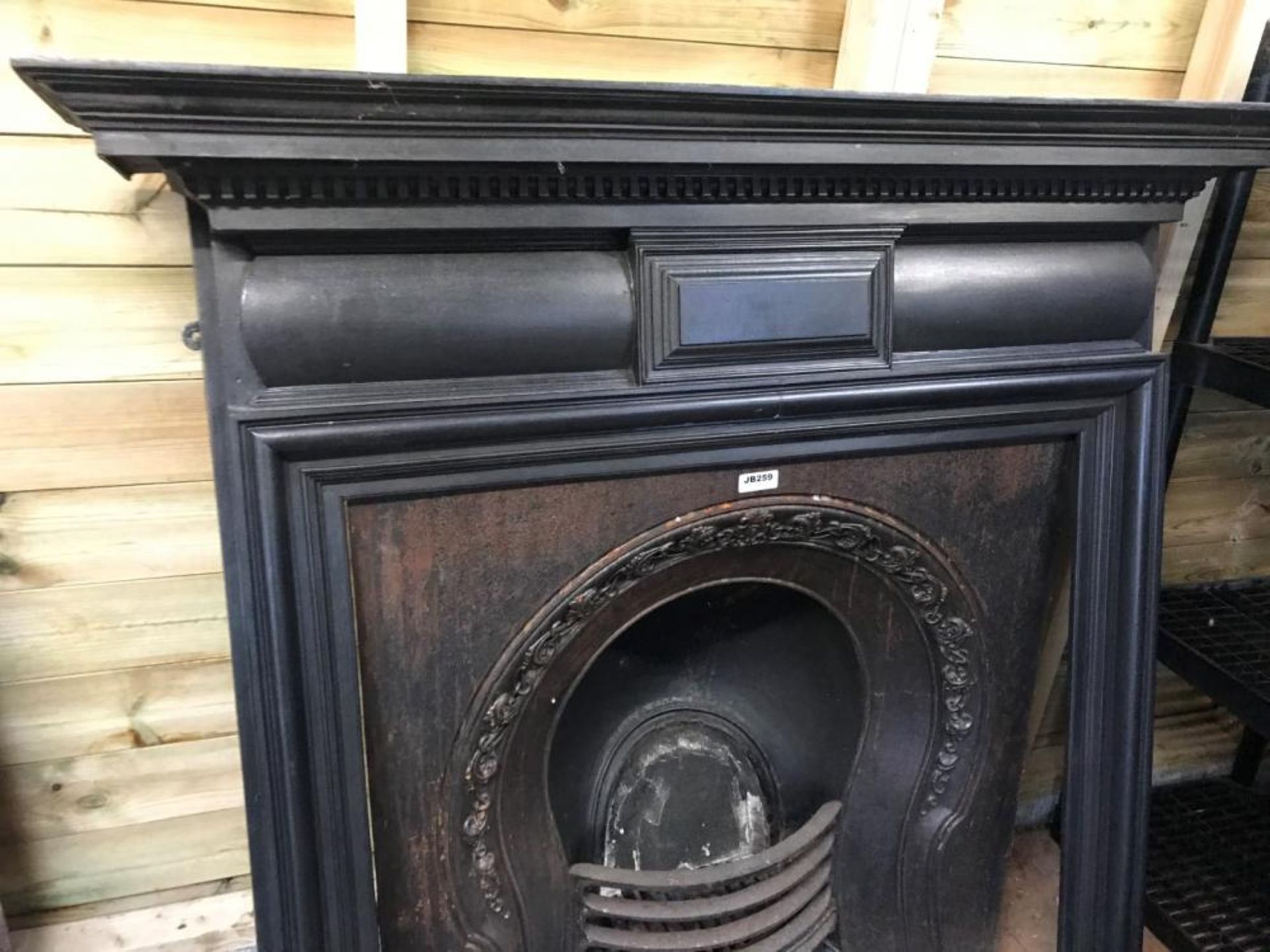 1 x Stunning Antique Victorian Cast Iron Fire Surround with Horseshoe Insert - Dimensions: Height - Image 6 of 9