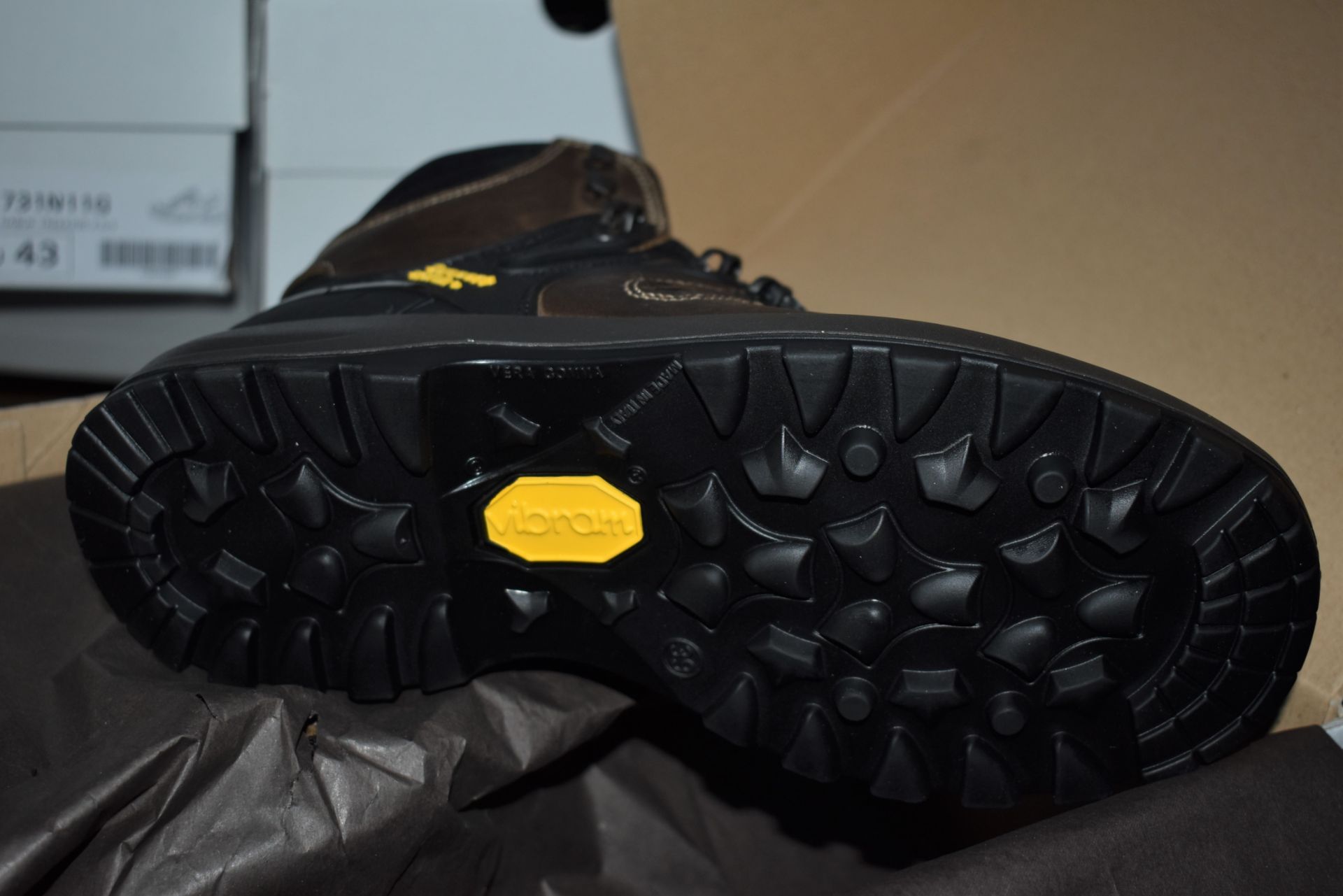 1 x Pair of Mens VIBRAM Walking Boots - Outdoor Pro Spo-Tex Trekking Boots With Support System - - Image 2 of 4