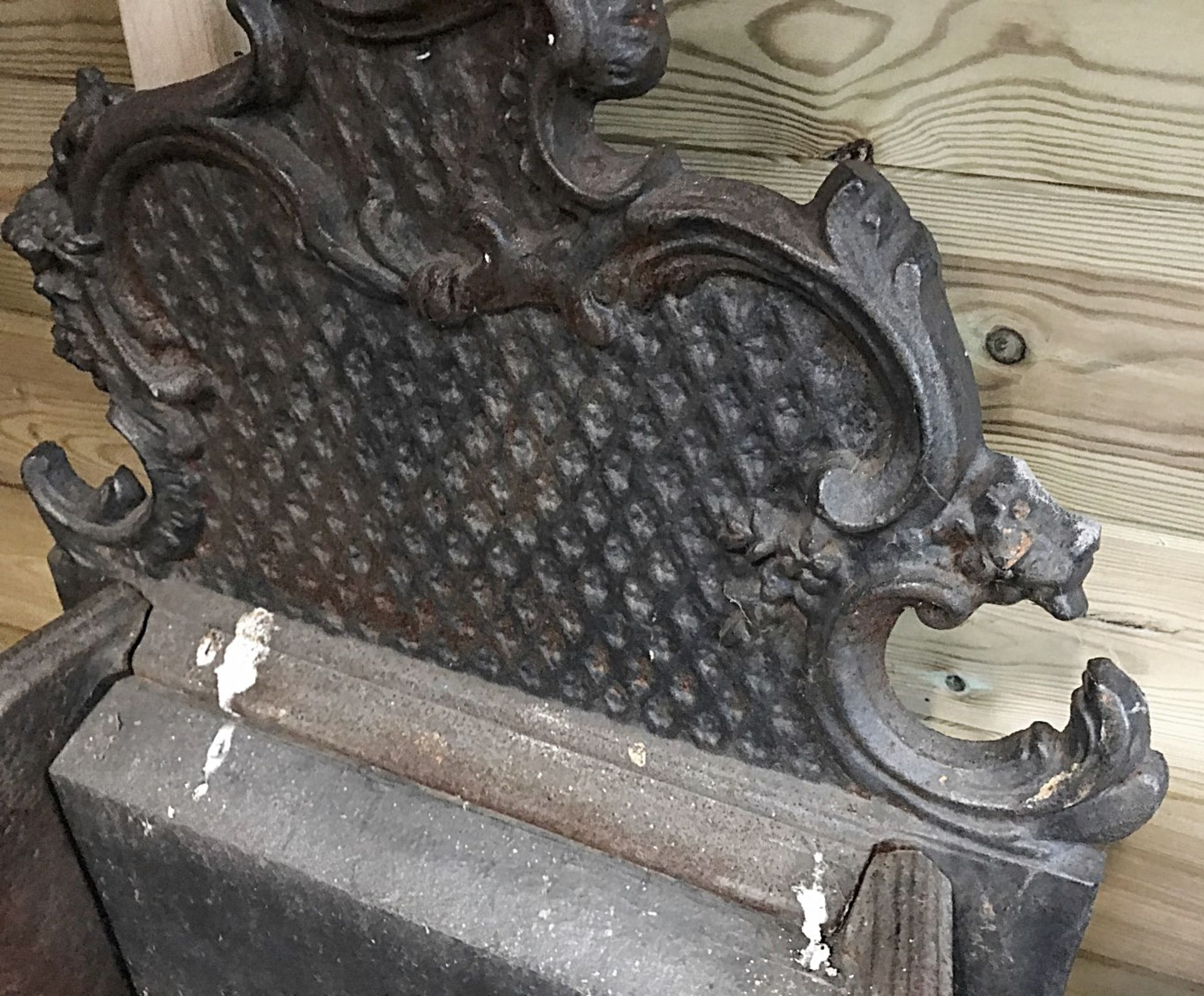 1 x Antique Fire Grate - Dimensions: 57 x 32 x Height 74cm - Ref: 274 (F) - Pre-Owned - NO VAT ON - Image 5 of 7