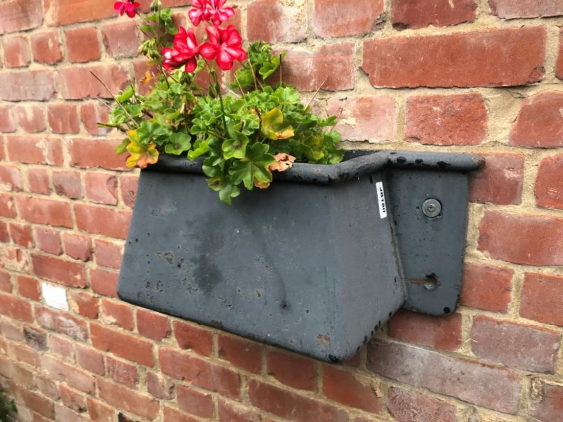 1 x Shaped Cast Iron Wall Ornamental Hanging Wall Planter Painted Grey - Ref: JB180 - Pre-Owned - NO - Image 2 of 6