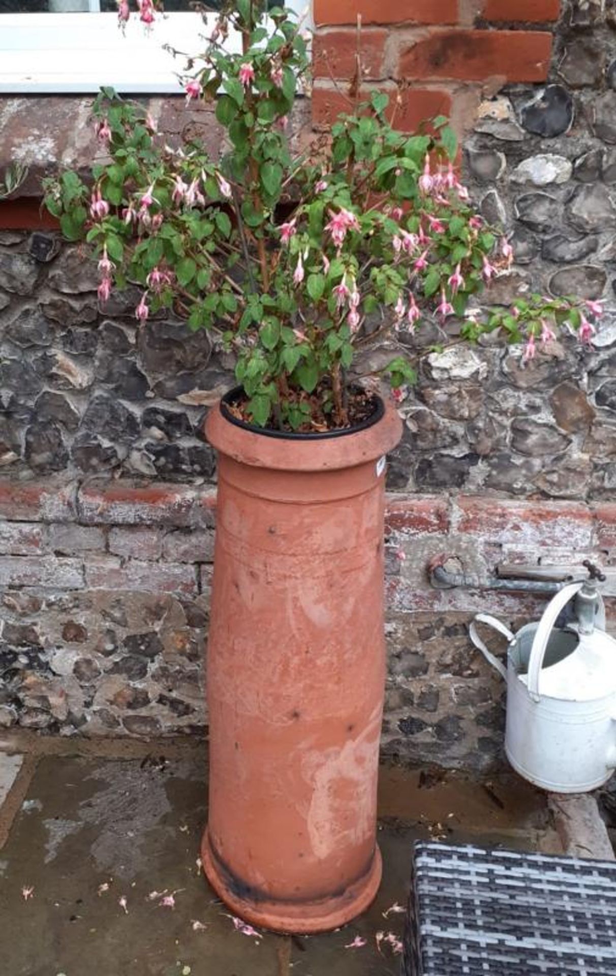 2 x Clay Chimney Garden Planters With Differing Heights - Ref: JB112 - Pre-Owned - NO VAT ON THE - Image 3 of 5