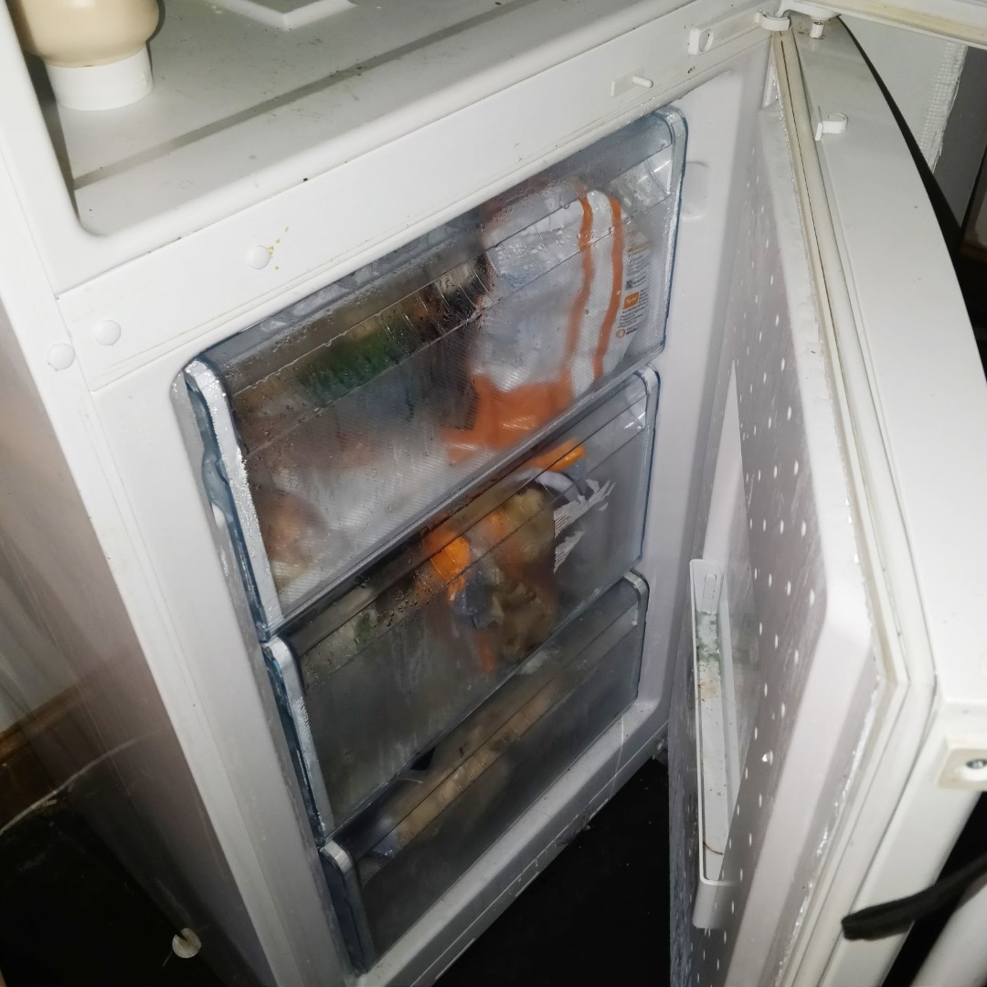 1 x Bosch Upright Fridge Freezer - CL586 - Location: Stockport SK1 This item is to be removed from a - Image 2 of 5