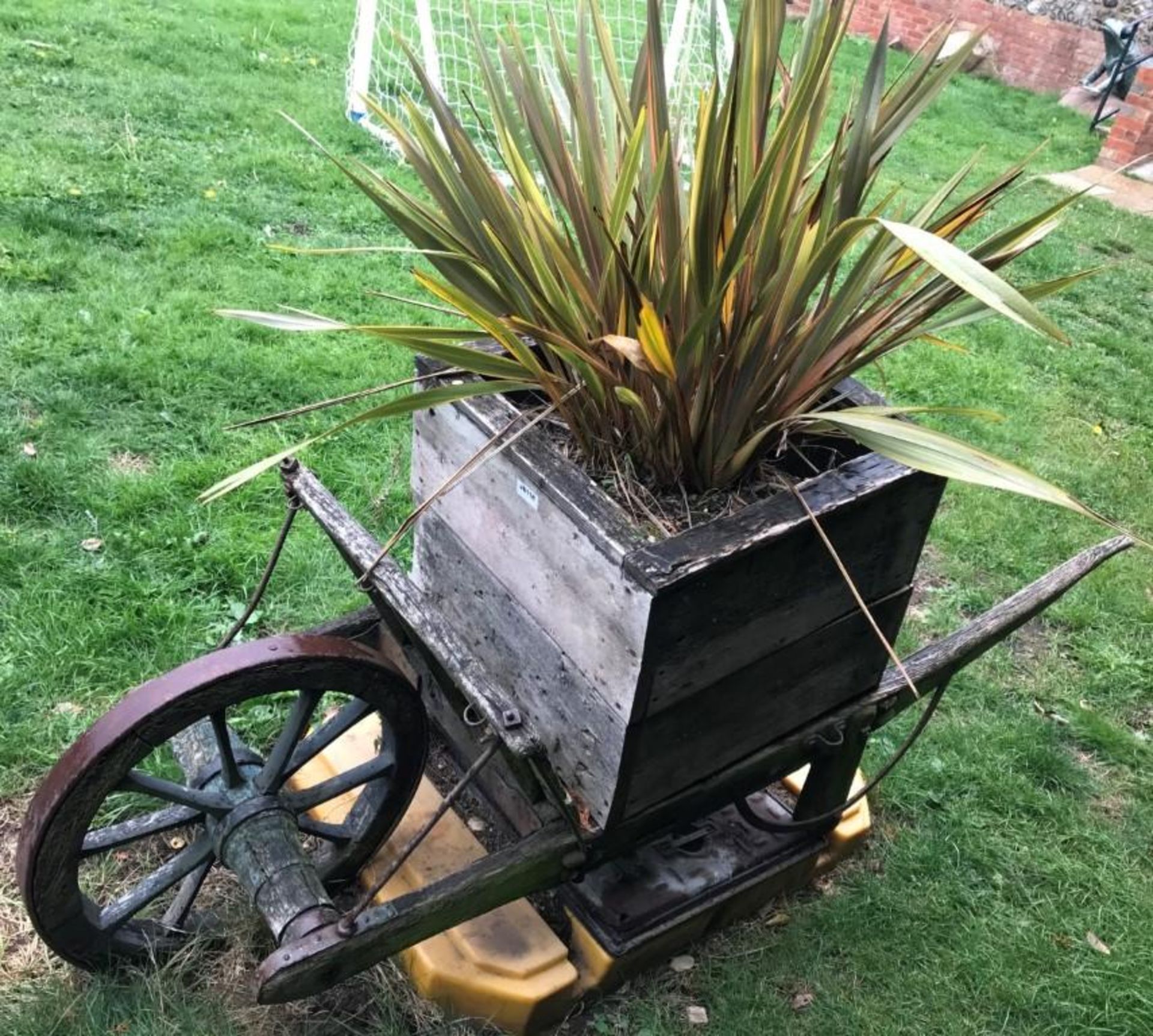 1 x Large Wood Feature Wheel Barrow Planter - Dimensions: L195cm x D58cm x H83cm - Ref: JB118 - - Image 3 of 6