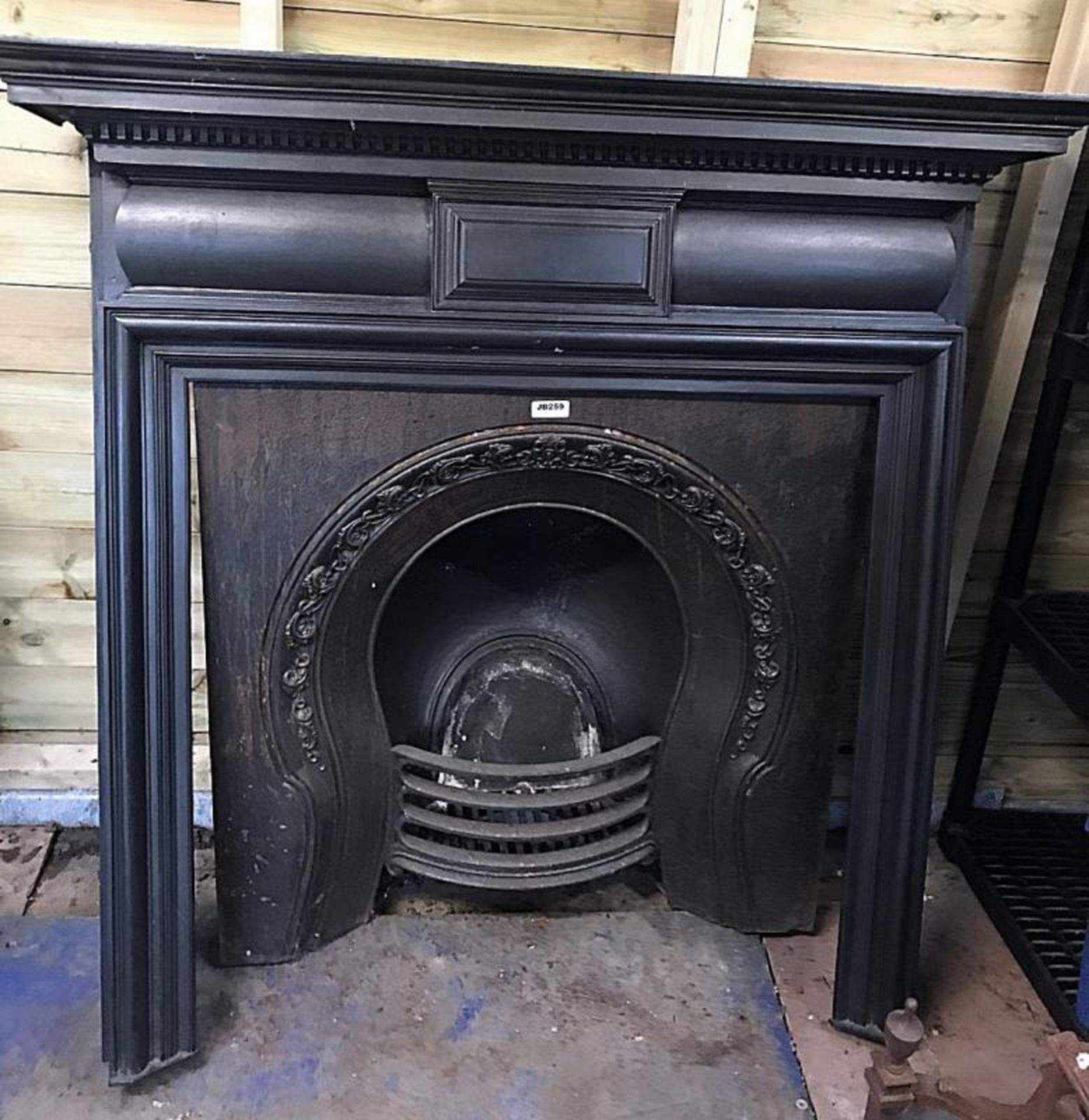 1 x Stunning Antique Victorian Cast Iron Fire Surround with Horseshoe Insert - Dimensions: Height