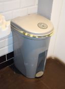 1 x Rest Room Waste Bin - CL586 - Location: Stockport SK1 This item is to be removed from a