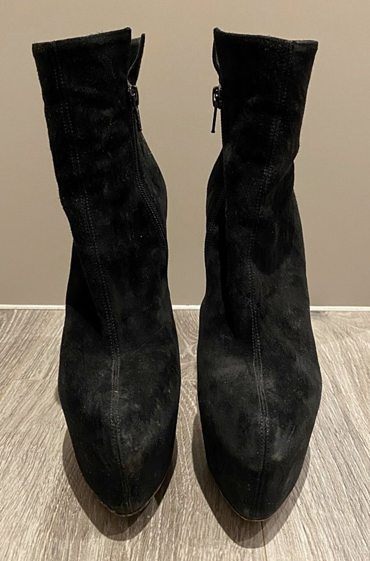1 x Pair Of Genuine Christain Louboutin Boots In Black - Size: 36.5 - Preowned in Good Condition - R - Image 2 of 4