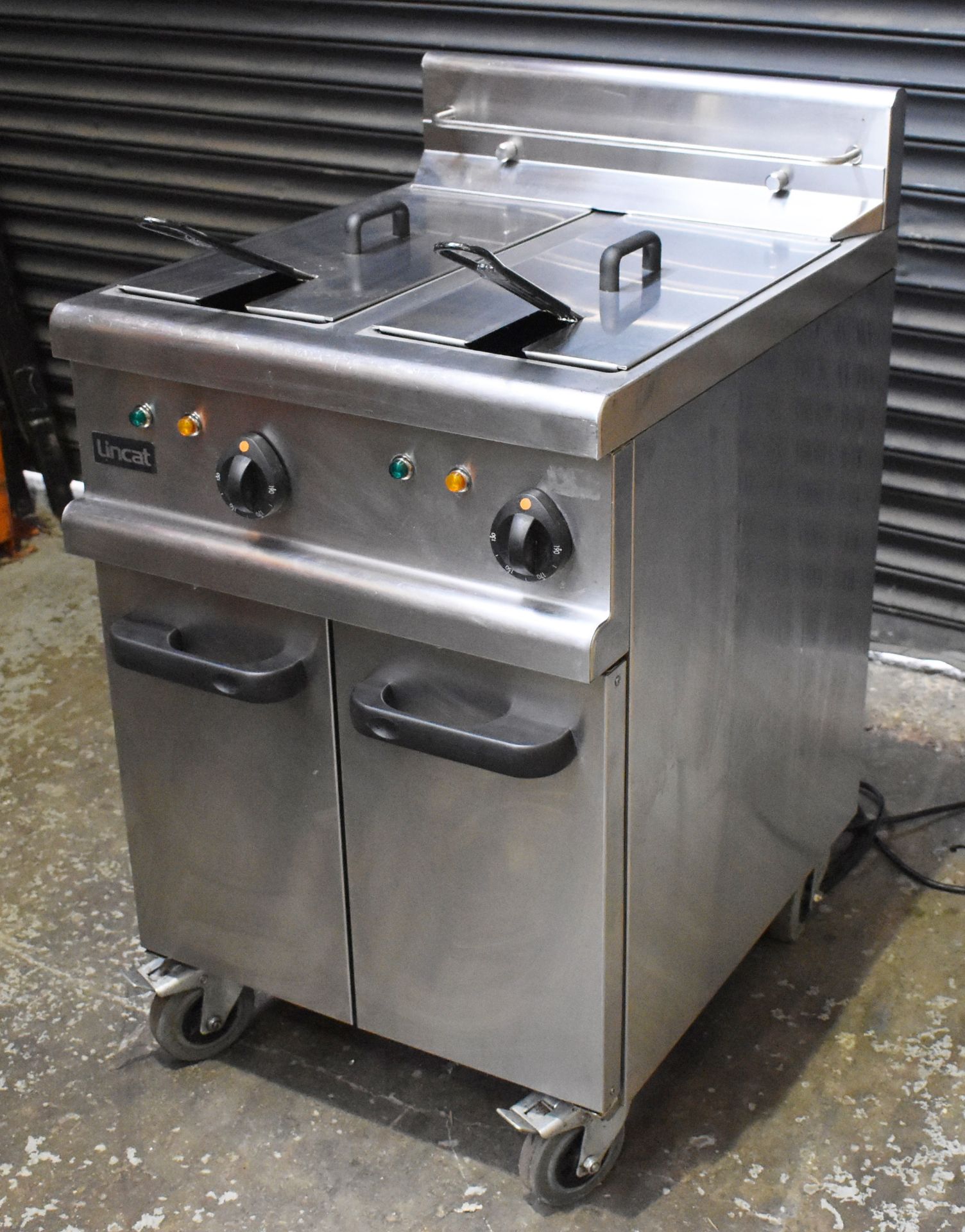 1 x Lincat Opus 700 OE7113 Twin Tank Electric Fryer With Filtration - Includes Baskets - 240V / - Image 4 of 11