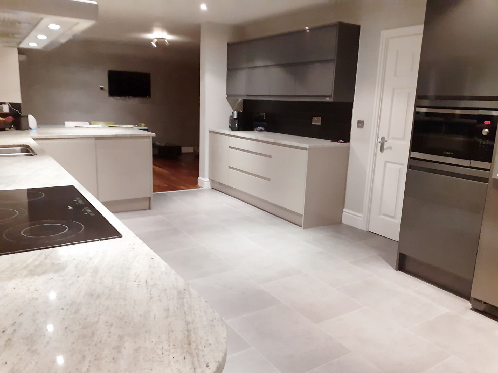 1 x Fitted Kitchen With A Sleek Handleless Design, Integrated Bosch Appliances + Granite Worktops - Image 69 of 69