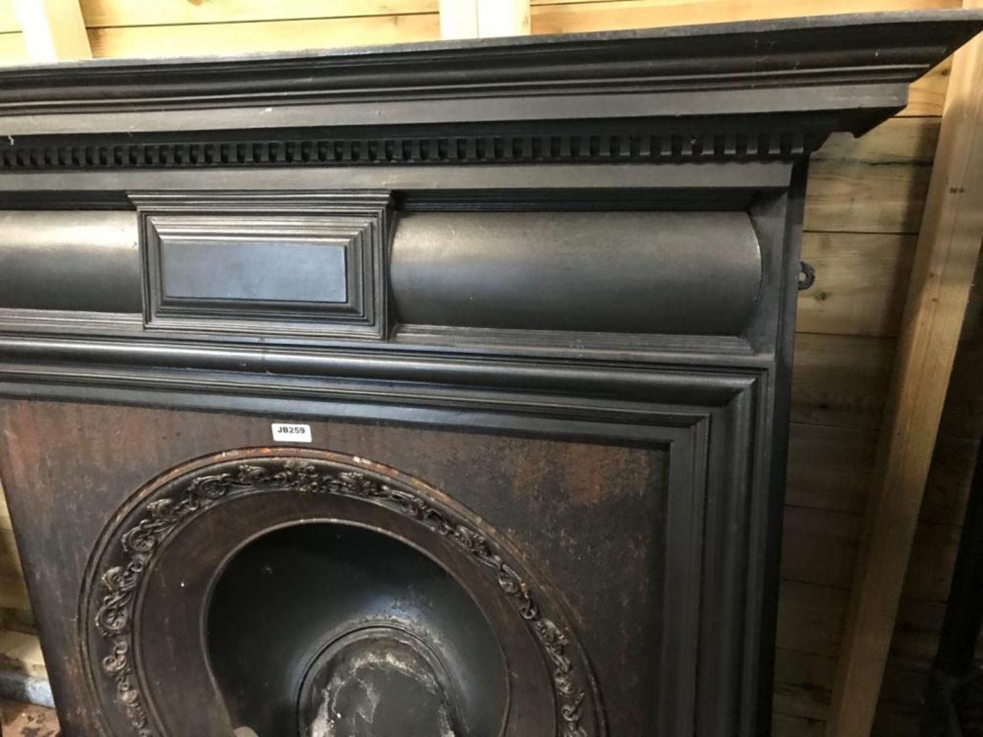 1 x Stunning Antique Victorian Cast Iron Fire Surround with Horseshoe Insert - Dimensions: Height - Image 7 of 9