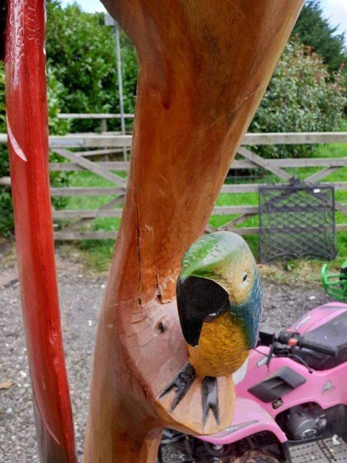 1 x 1.7-Metre Tall Wooden Sculpture Featuring 3 Colourful Parrots - Dimensions: Height 170cm x - Image 7 of 9