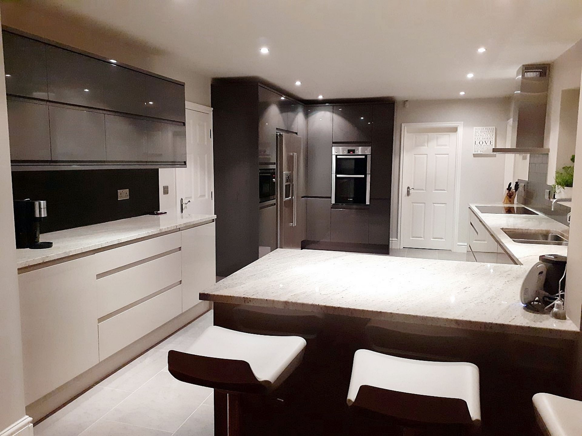 1 x Fitted Kitchen With A Sleek Handleless Design, Integrated Bosch Appliances + Granite Worktops