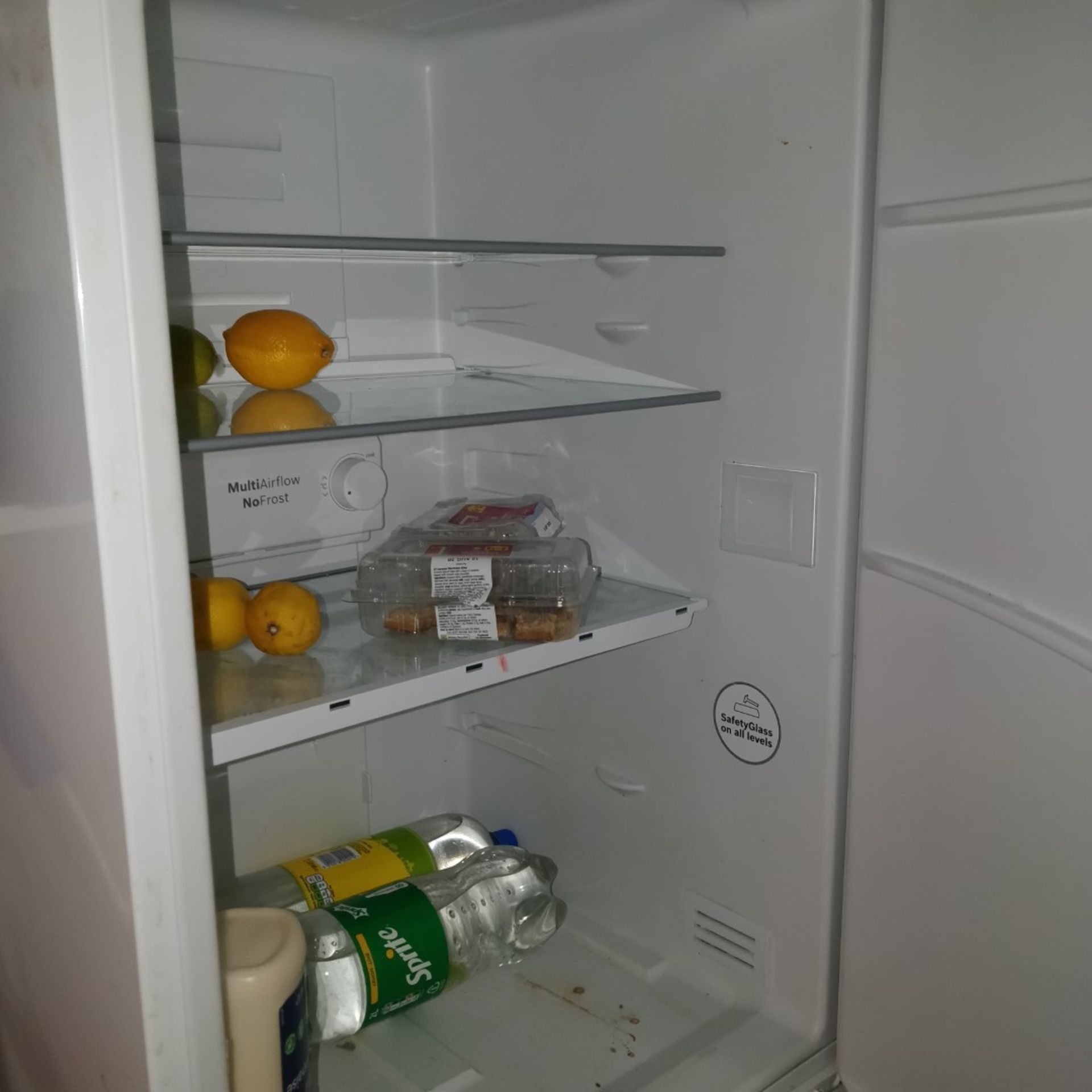 1 x Bosch Upright Fridge Freezer - CL586 - Location: Stockport SK1 This item is to be removed from a - Bild 4 aus 5