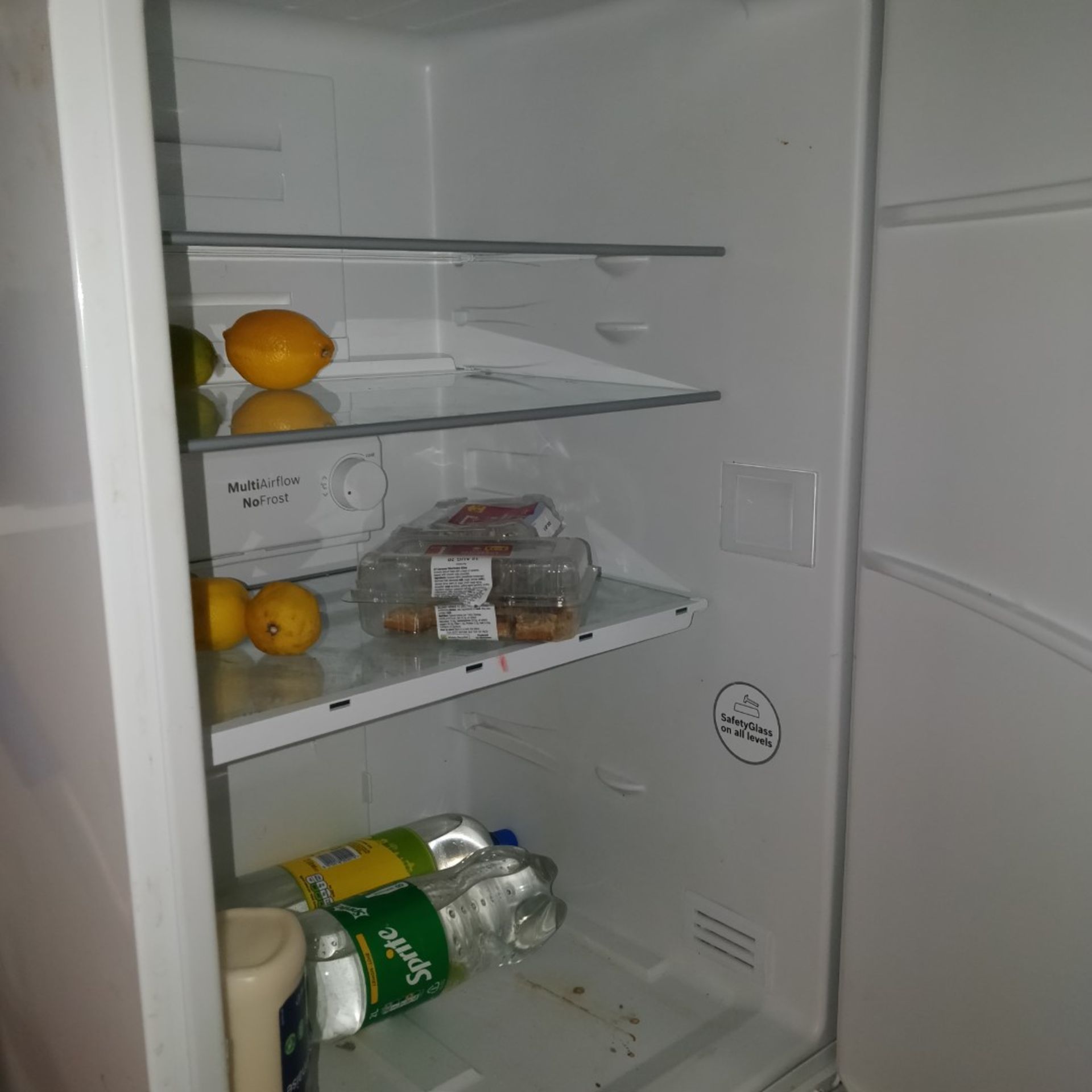 1 x Bosch Upright Fridge Freezer - CL586 - Location: Stockport SK1 This item is to be removed from a - Image 4 of 5