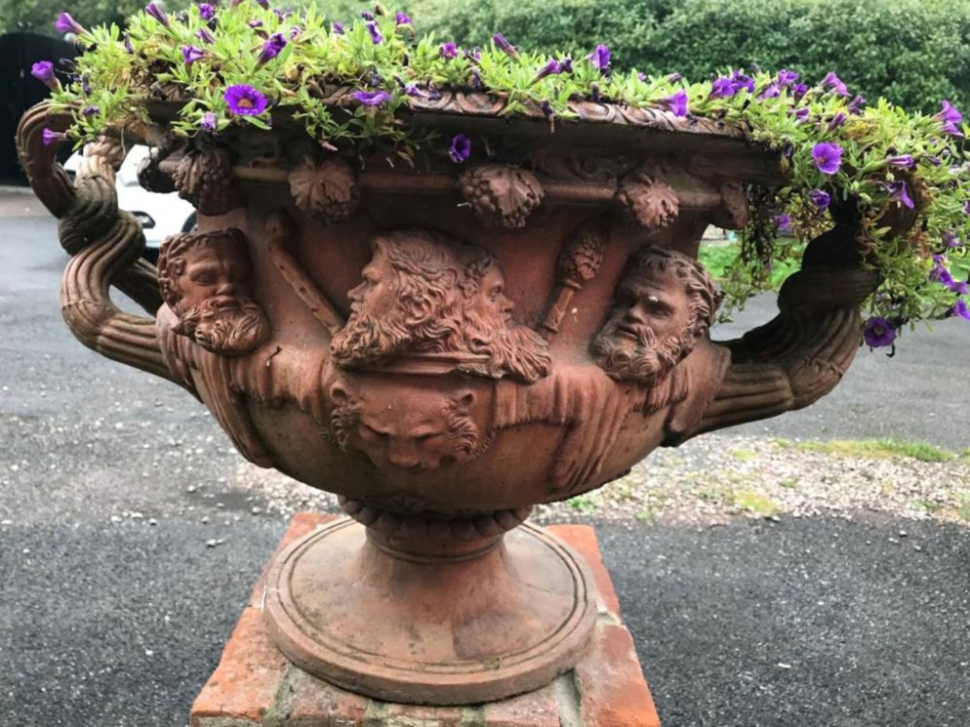 1 x Large Neoclassical Greek Style Urn Planter - Ref: JB183 - Pre-Owned - NO VAT ON THE HAMMER - - Image 2 of 6