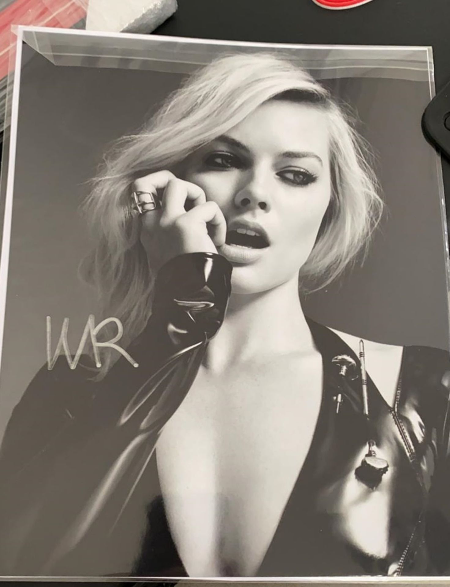 1 x Signed Autograph Picture - Margot Robbie - With COA - Size 10 x 8 Inch - CL590 - NO VAT ON THE