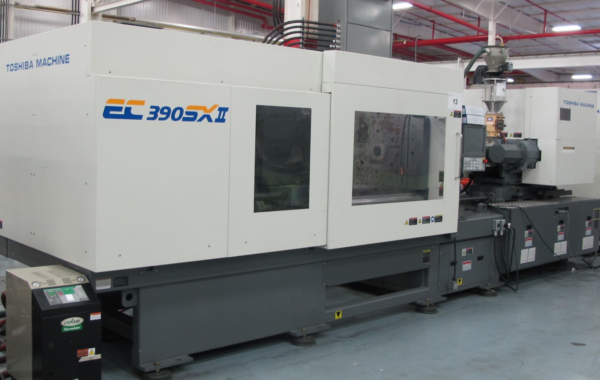 390 TON 27.5 OZ TOSHIBA ALL ELECTRIC MODEL EC390SX11V50-17 HORIZONTAL INJECTION MOLDING MACHINE - Image 4 of 20