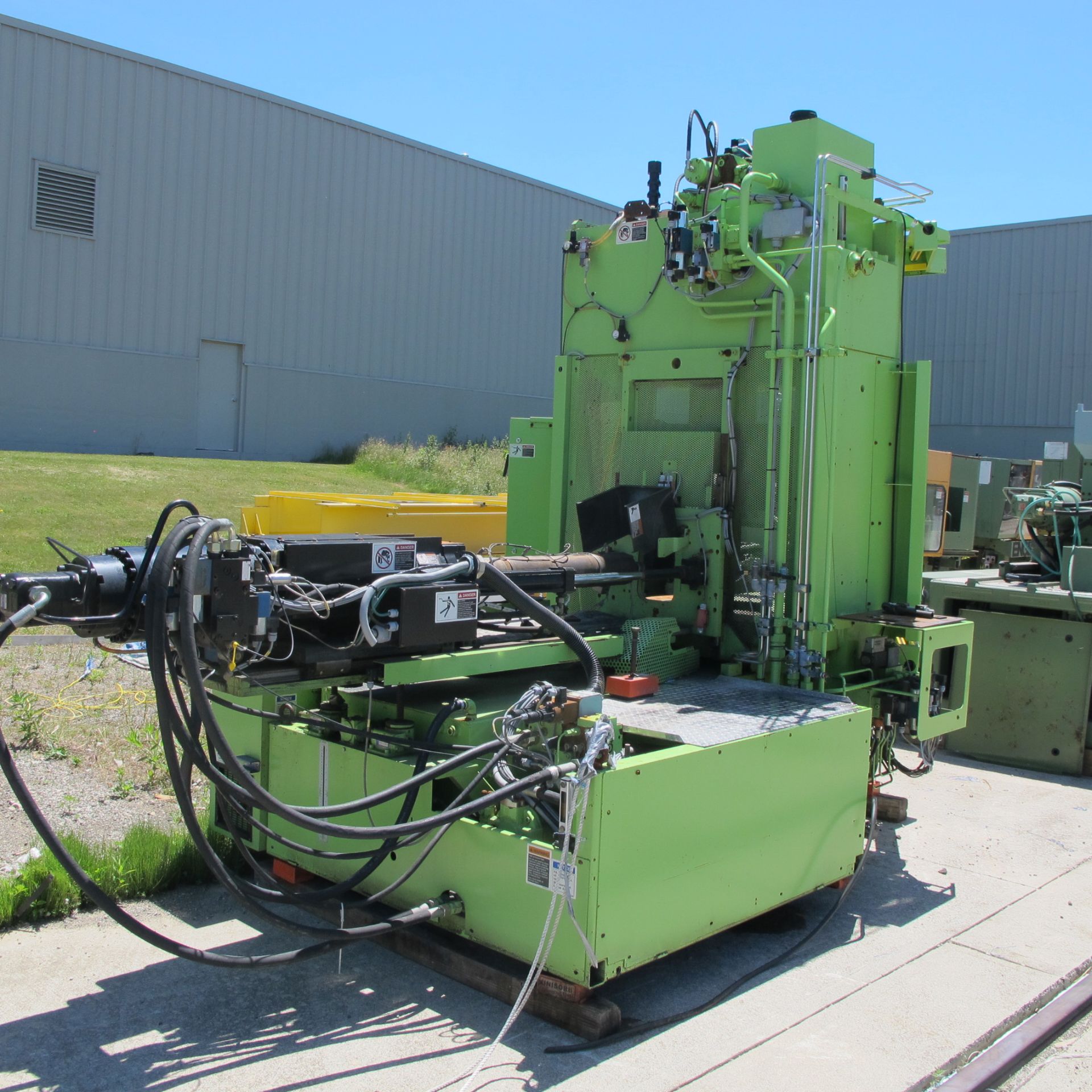 200 TON CAP ENGEL MODEL ES700/200 VHRB VERTICAL INJECTION MOLDING MACHINE, MFG 2002, S/N 71222/200/ - Image 3 of 7