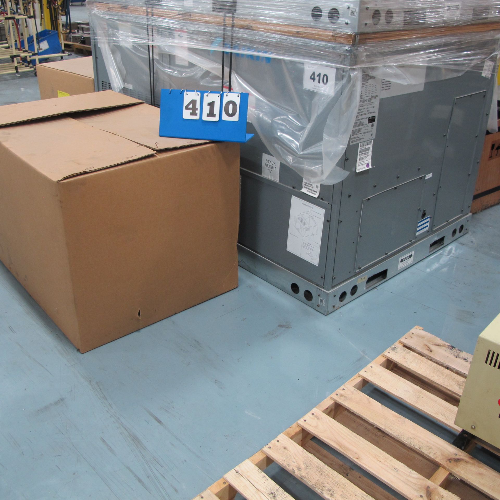 DAIKIN MODEL DCG0721404VXXX 6 TON 140,000 BTU/HR LIGHT COMMERCIAL 15.5 IEER GAS/ELECTRIC PACKAGED