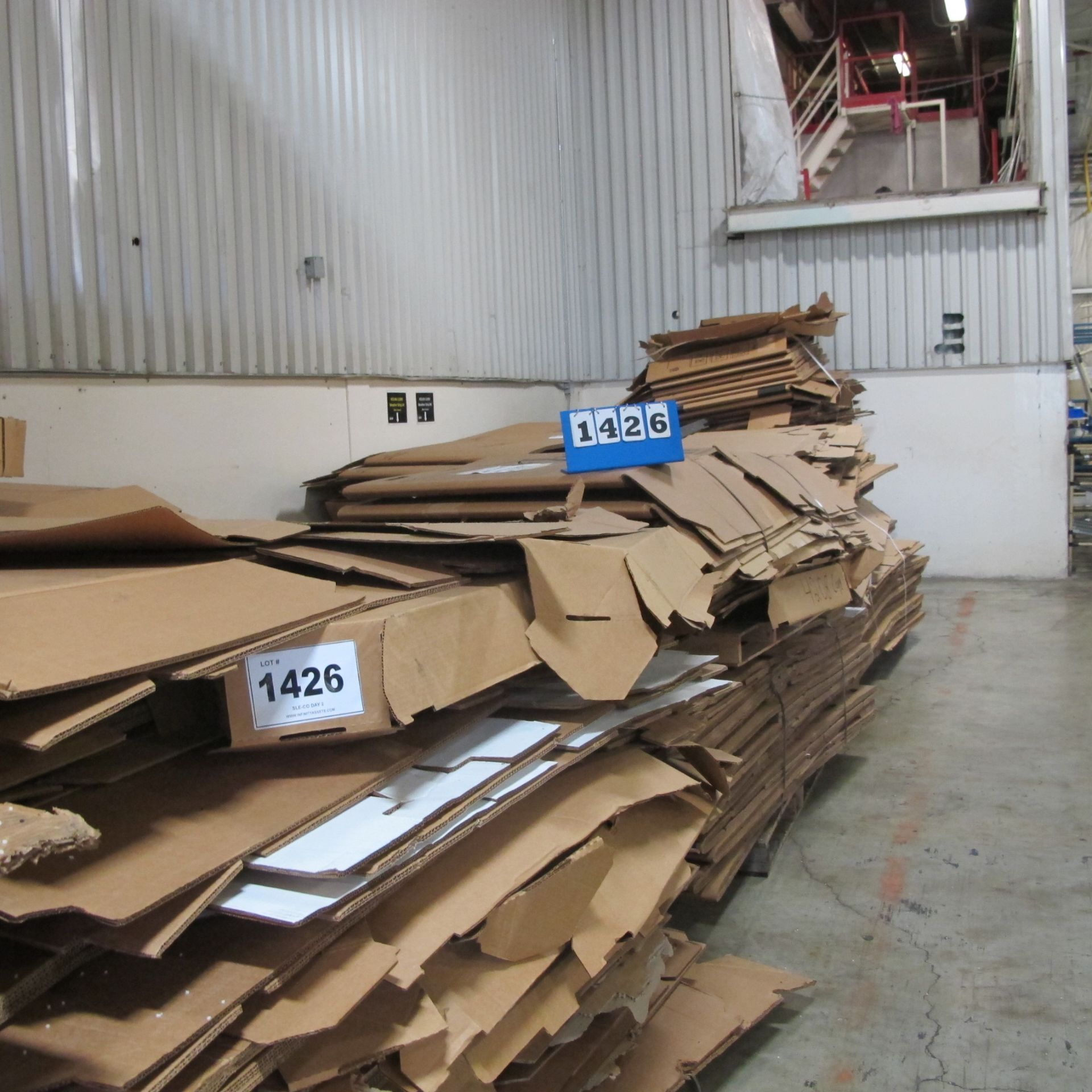 LOT OF 8 PALLETS OF FOLDED GAYLORDS
