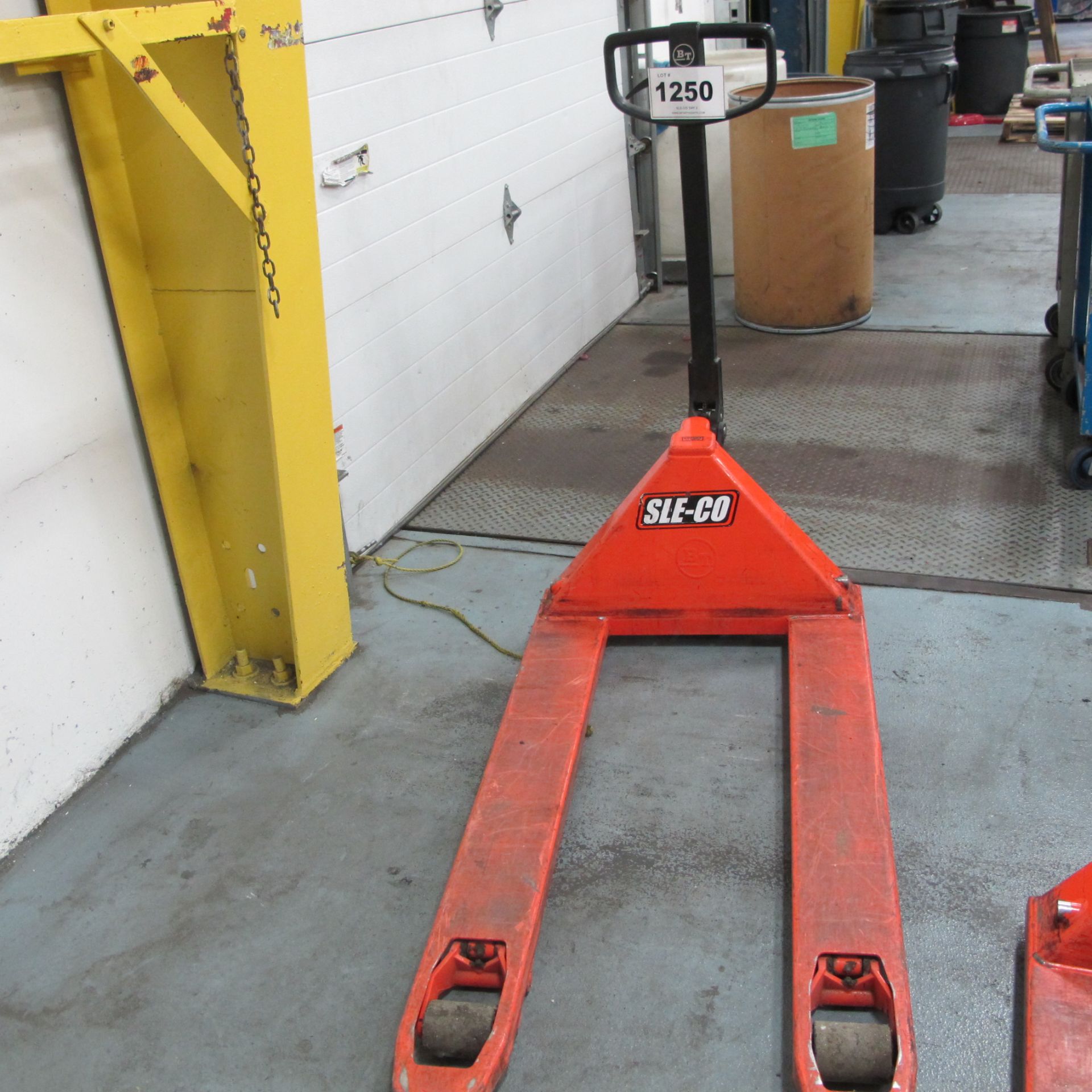 BT PALLET JACK 5,000LB CAPACITY