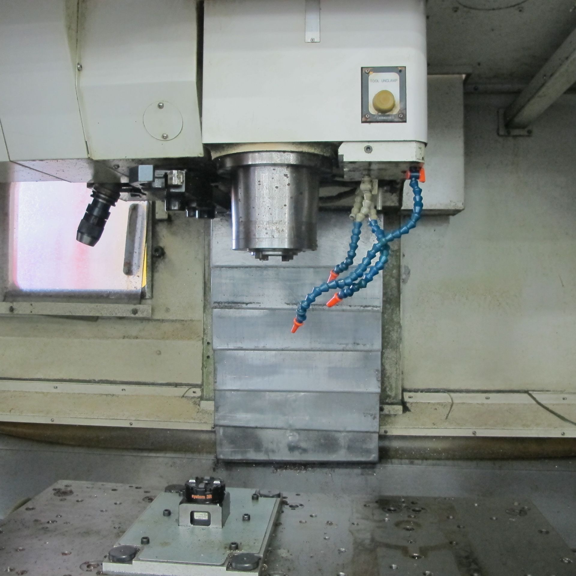 2002 DAEWOO DMV-4020 CNC VERTICAL MACHINING CENTER, FANUC SERIES 21i-M CNC CONTROL S/N: AV5E1238, - Image 2 of 7