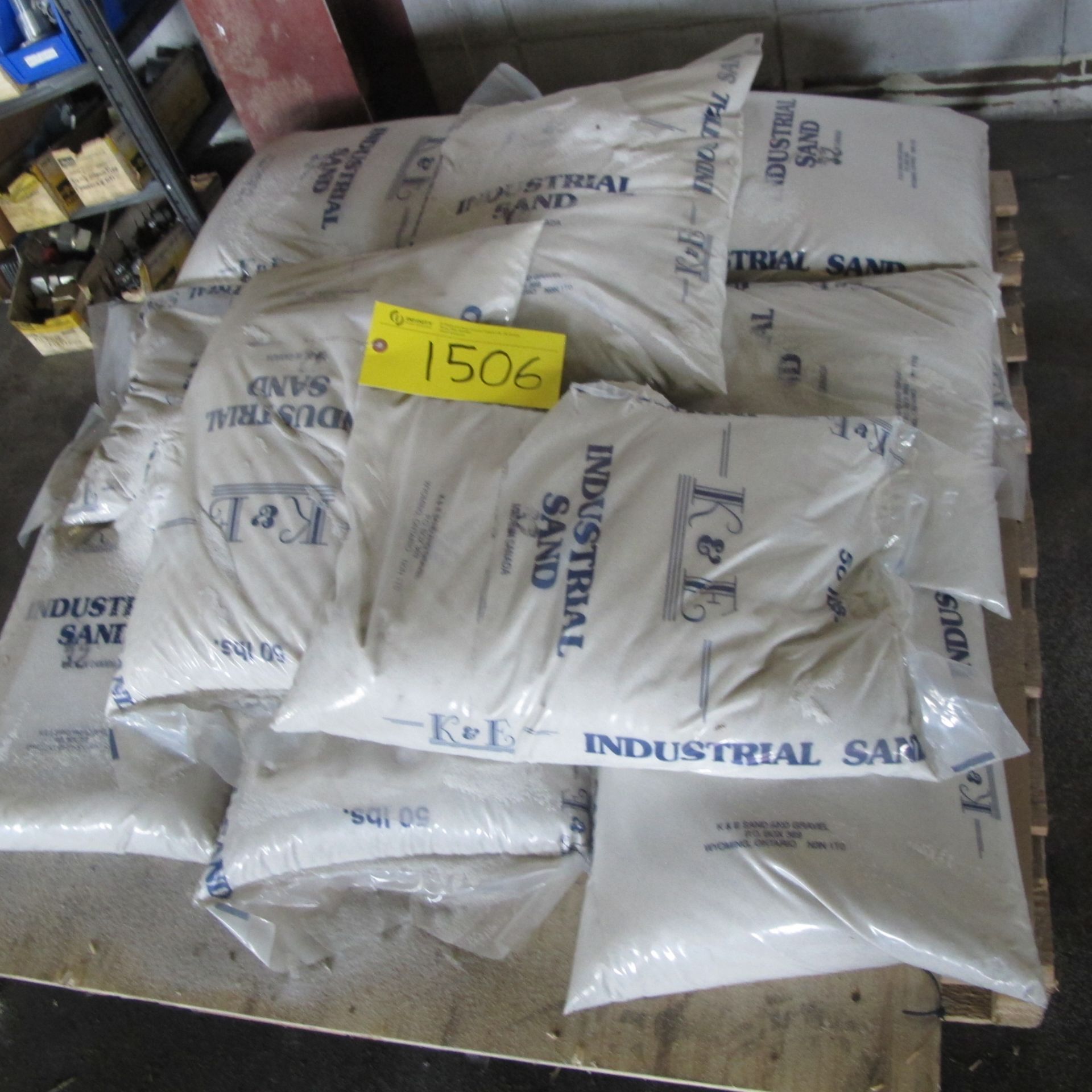 LOT OF K+E INDUSTRIAL SAND - 50LB BAGS