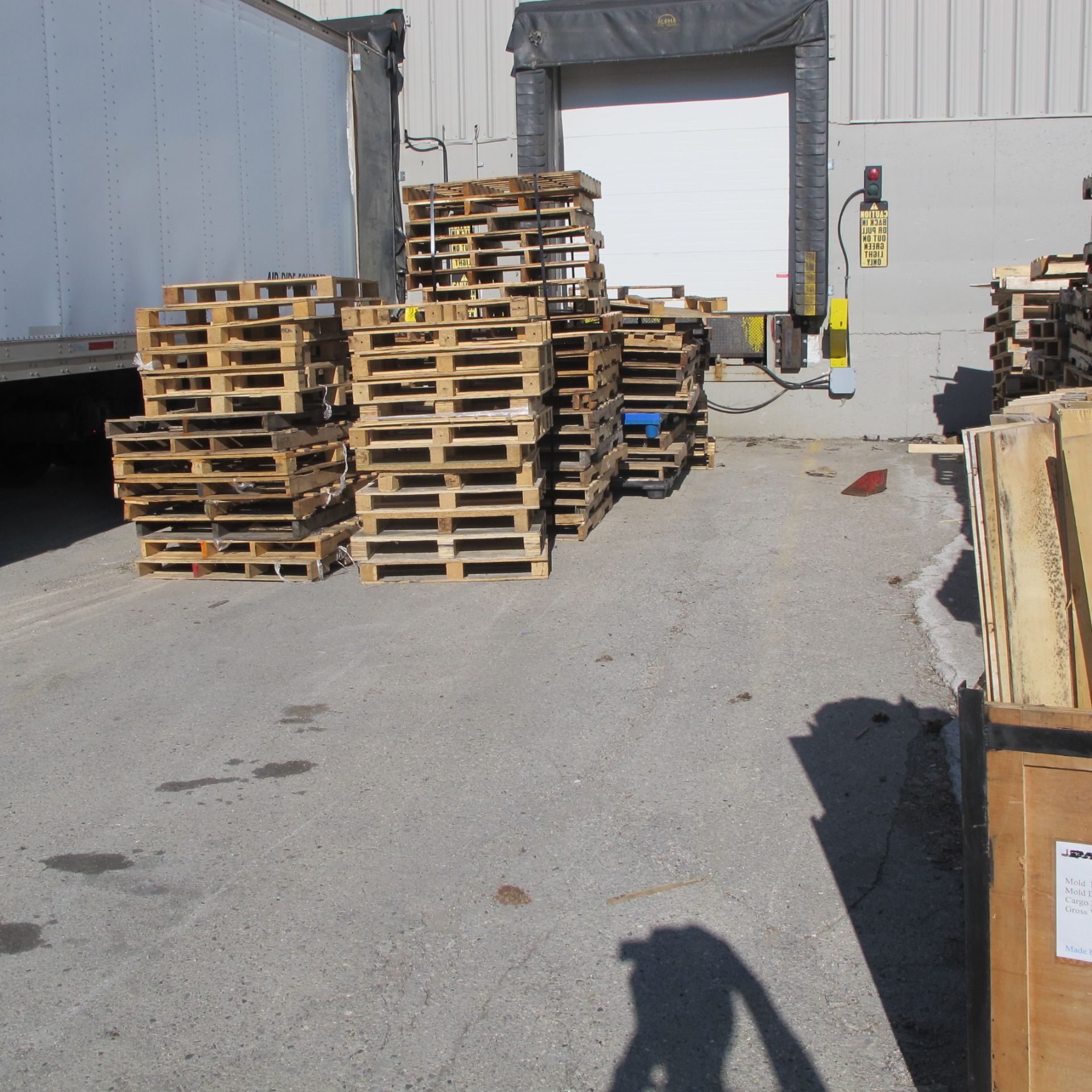 LARGE QUANTITY OF PALLETS - EAST YARD - Image 2 of 4